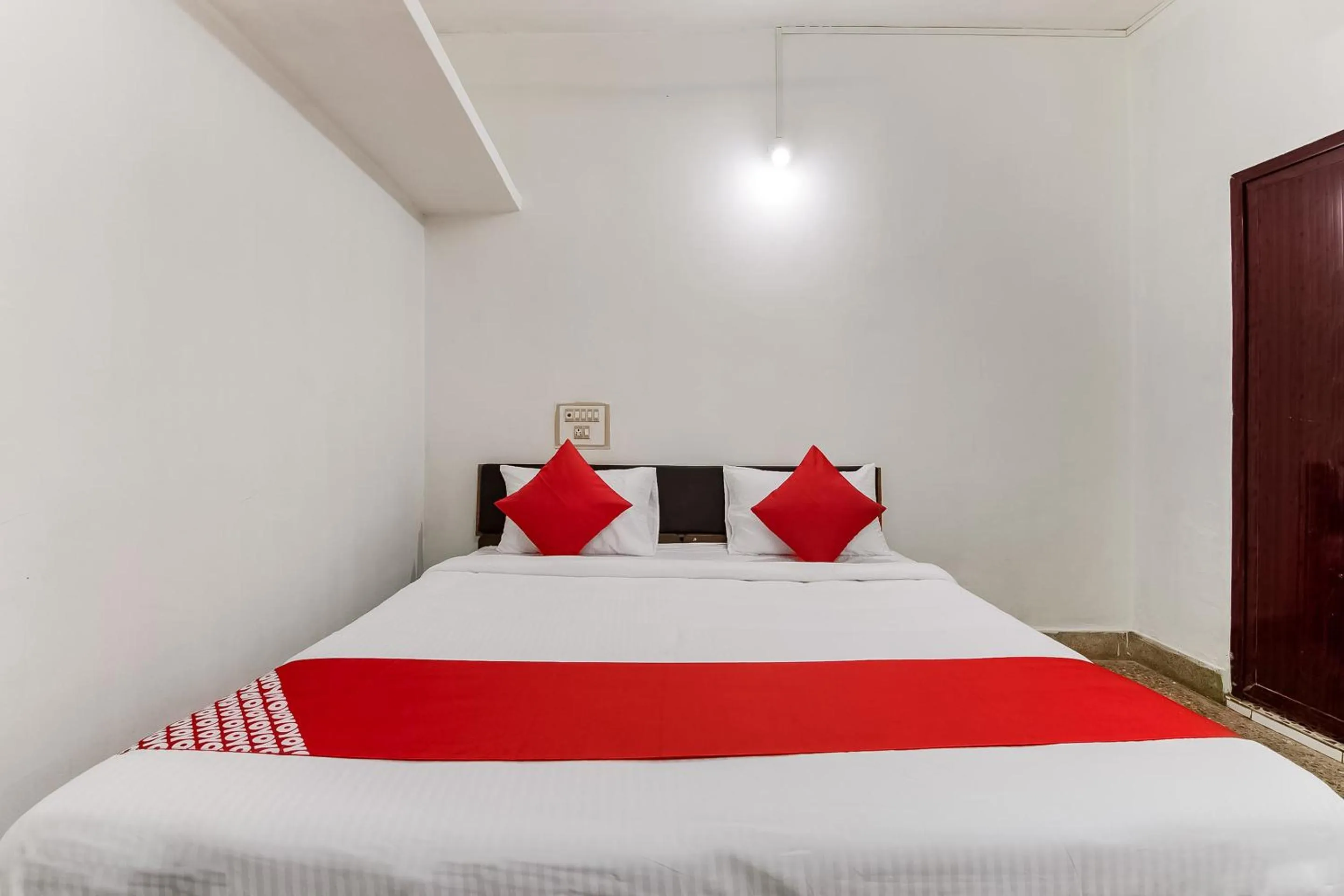 Bedroom, Bed in Super Hotel O Sushma Lodge