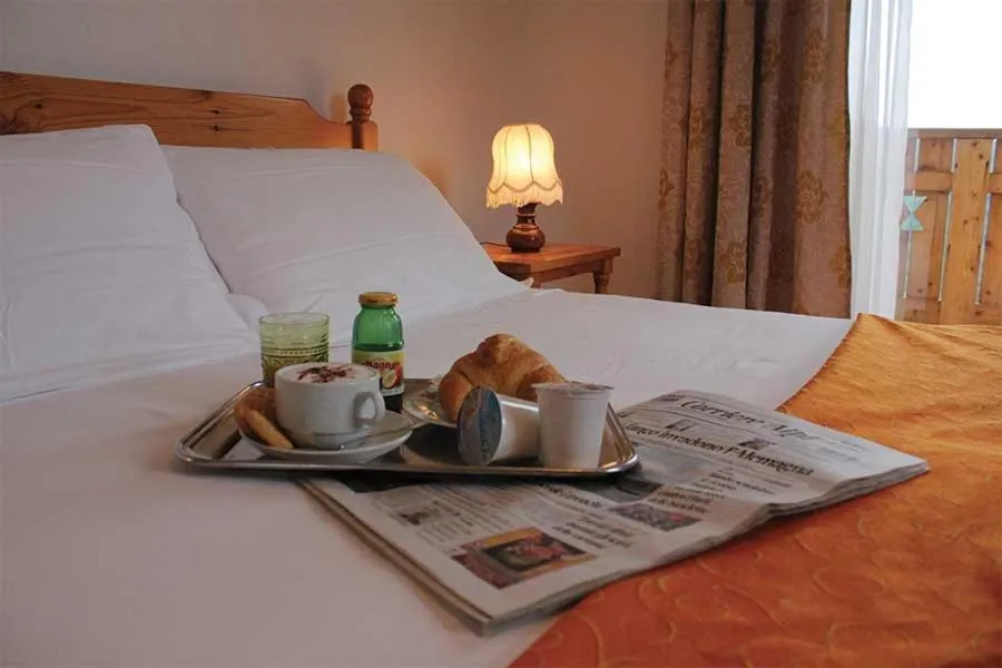 Bed in Albergo Croce d'Aune