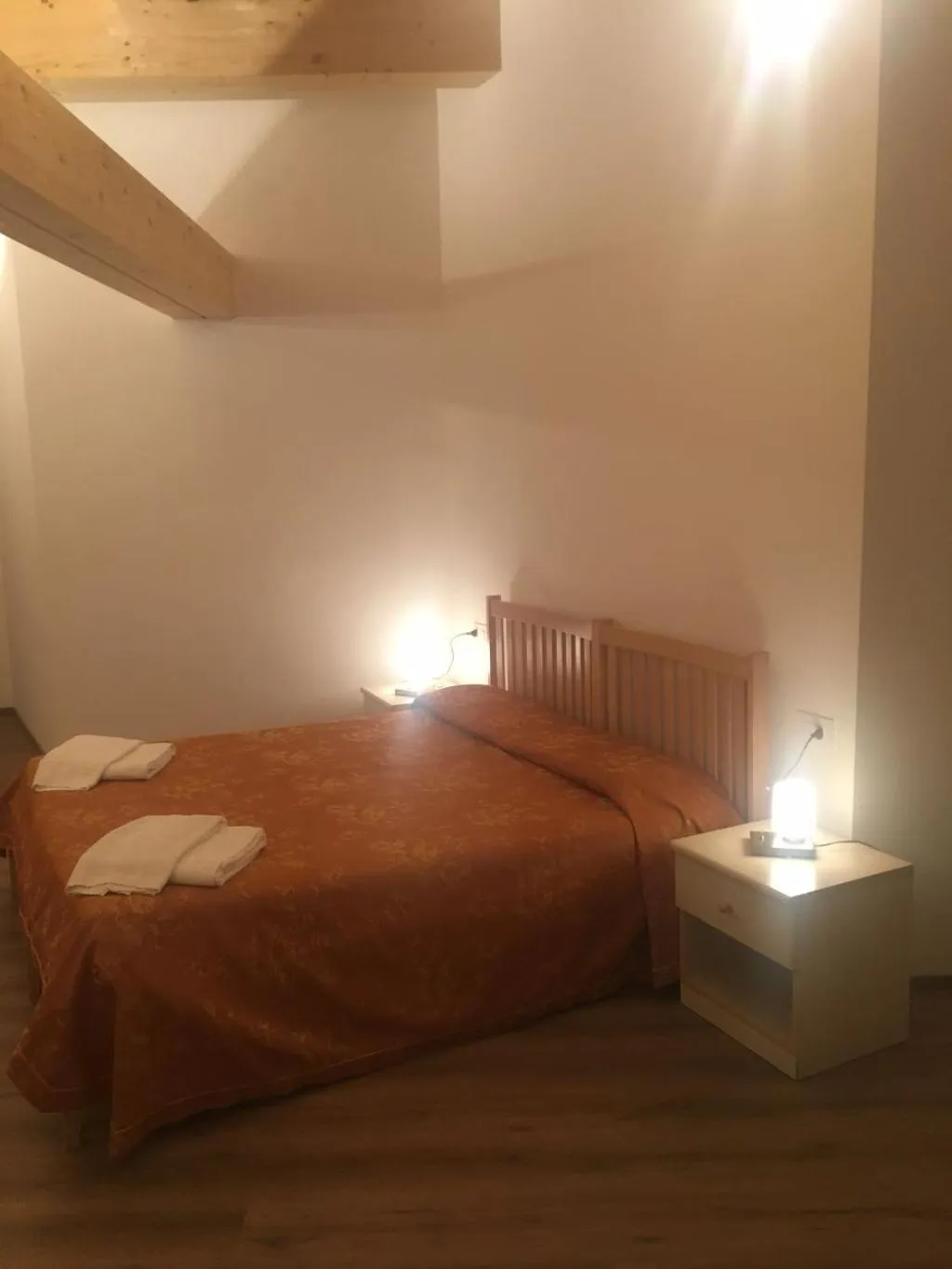 Bed in Albergo Croce d'Aune