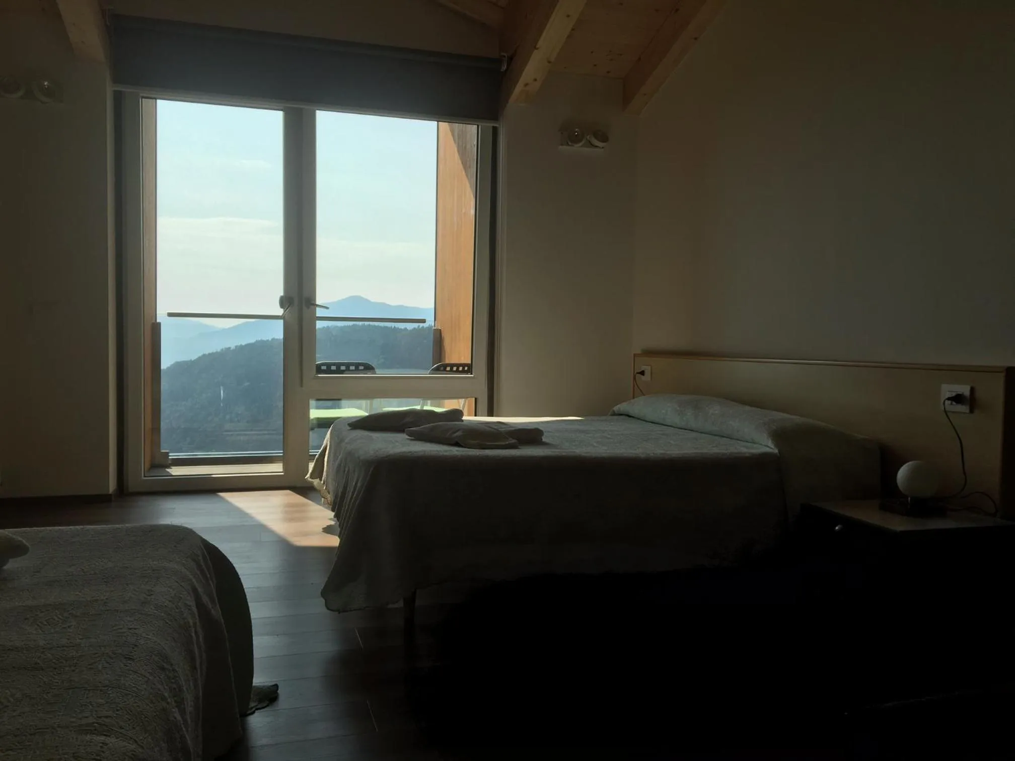 Bed in Albergo Croce d'Aune