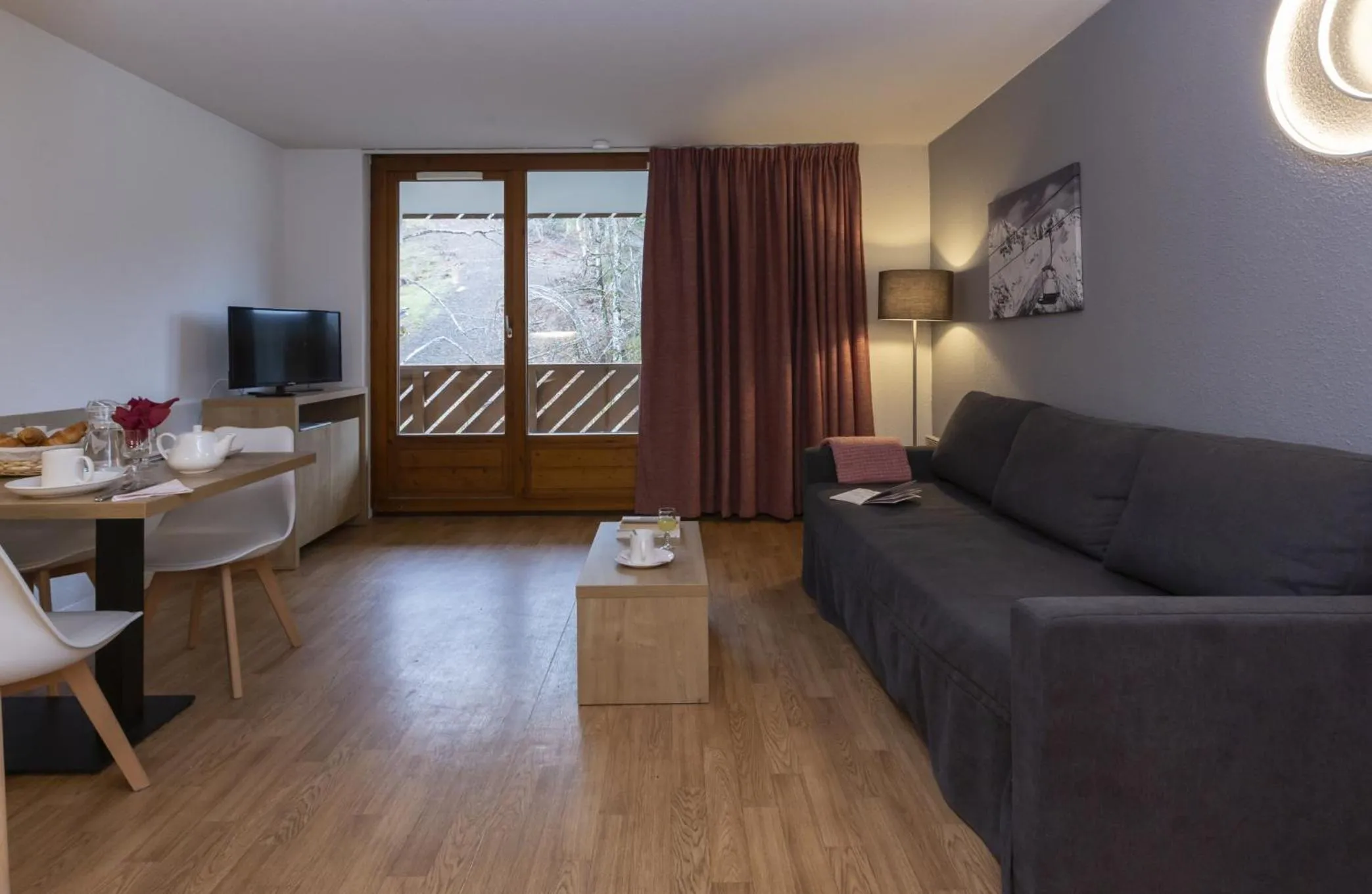 Seating area, Bed in Résidence Odalys Le Buet