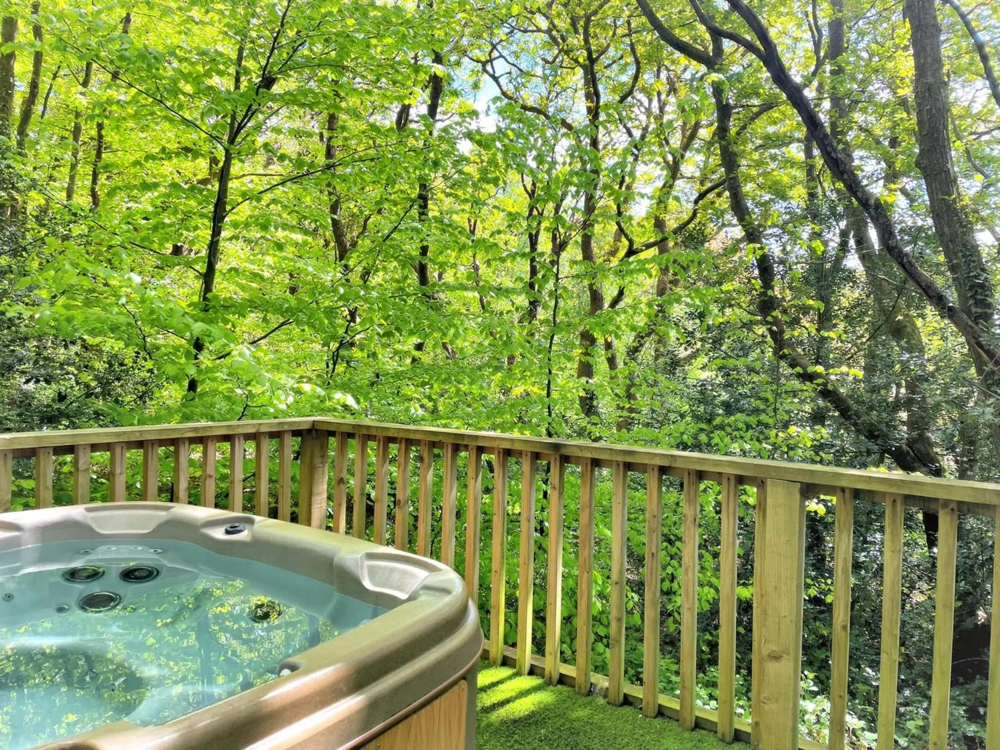 BlueStone-Hot Tub-Woodlandlodges-Pembrokeshire-Tenby