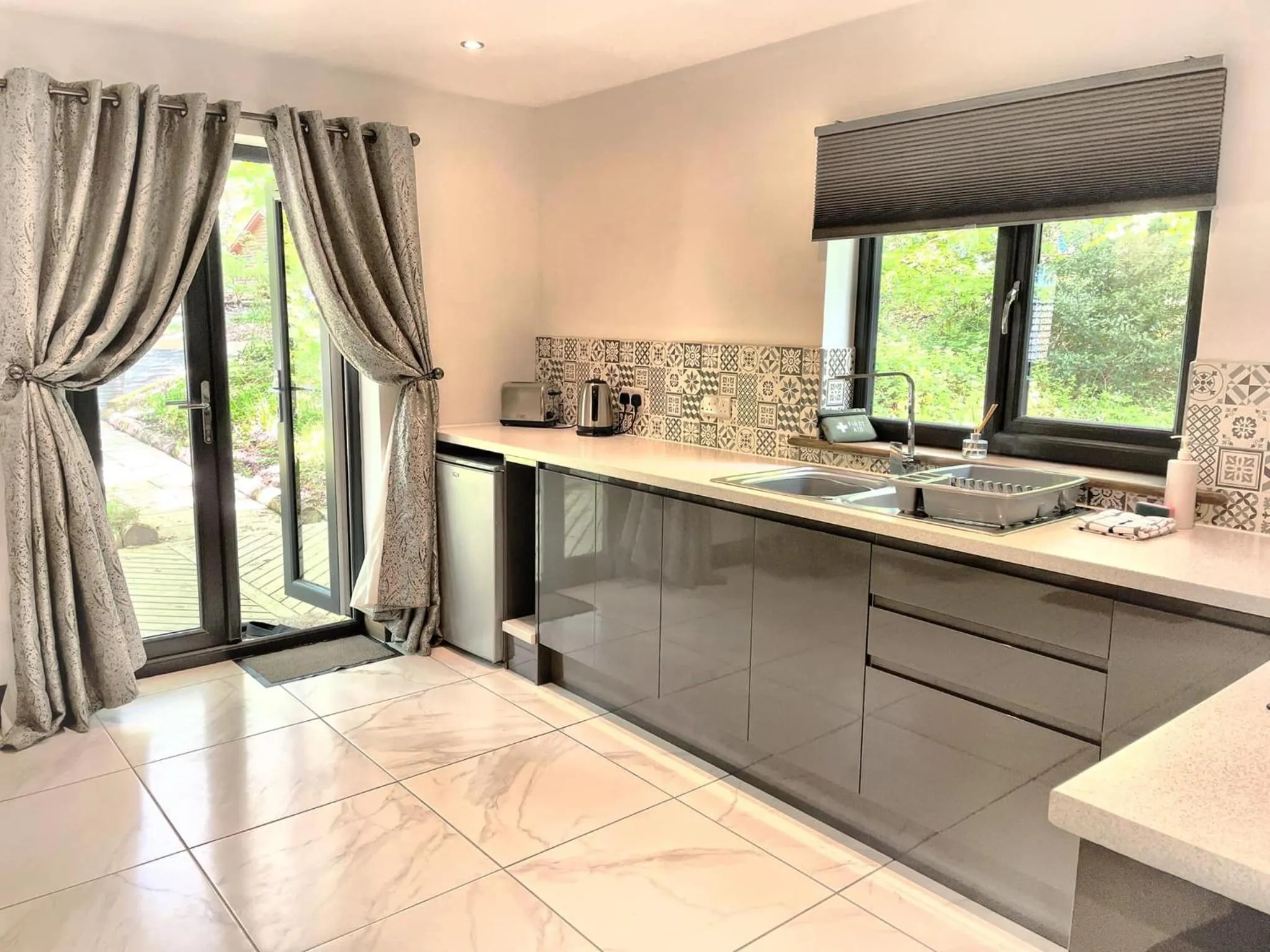 BlueStone-Hot Tub-Woodlandlodges-Pembrokeshire-Tenby