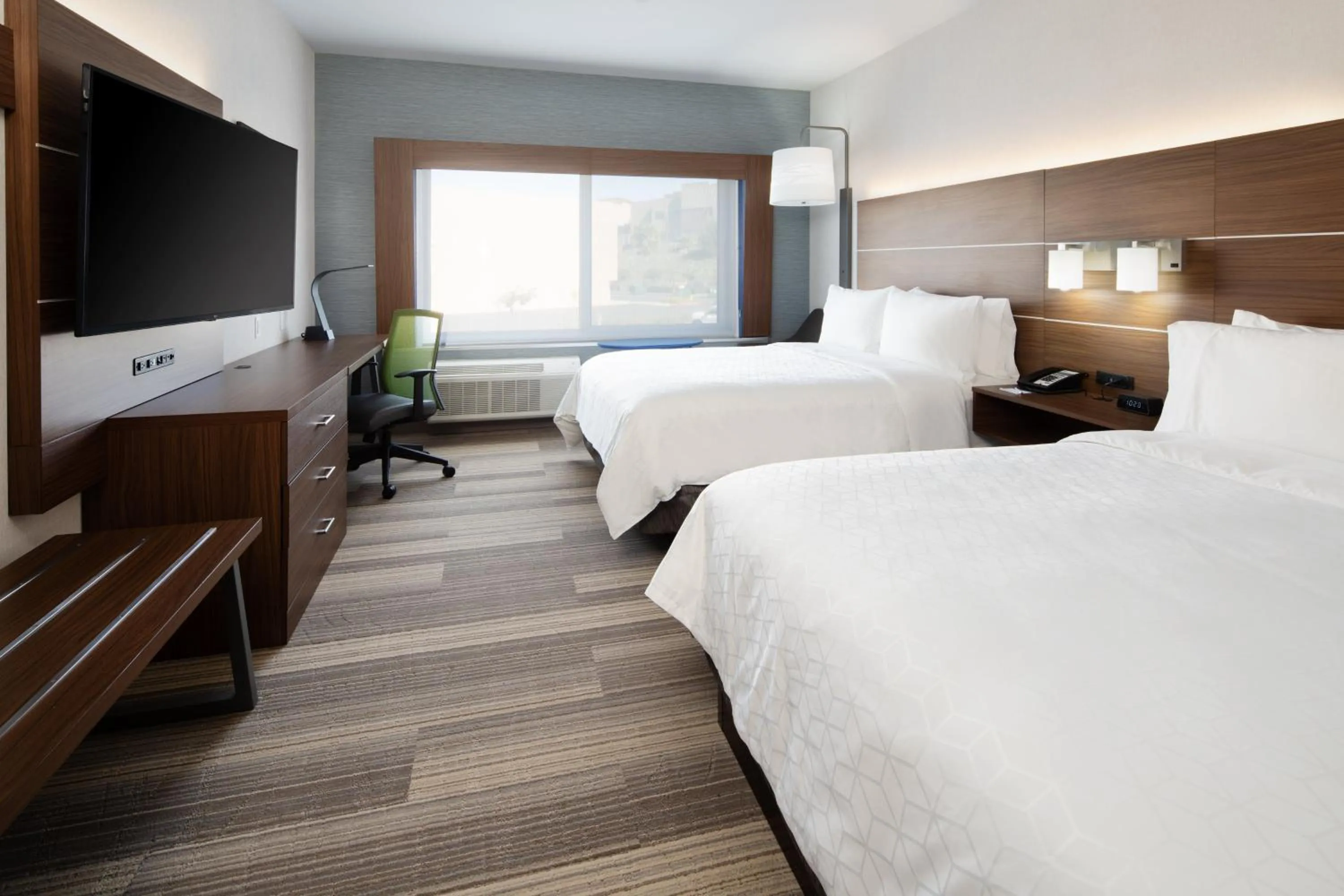 Photo of the whole room, Bed in Holiday Inn Express & Suites - Murrieta by IHG