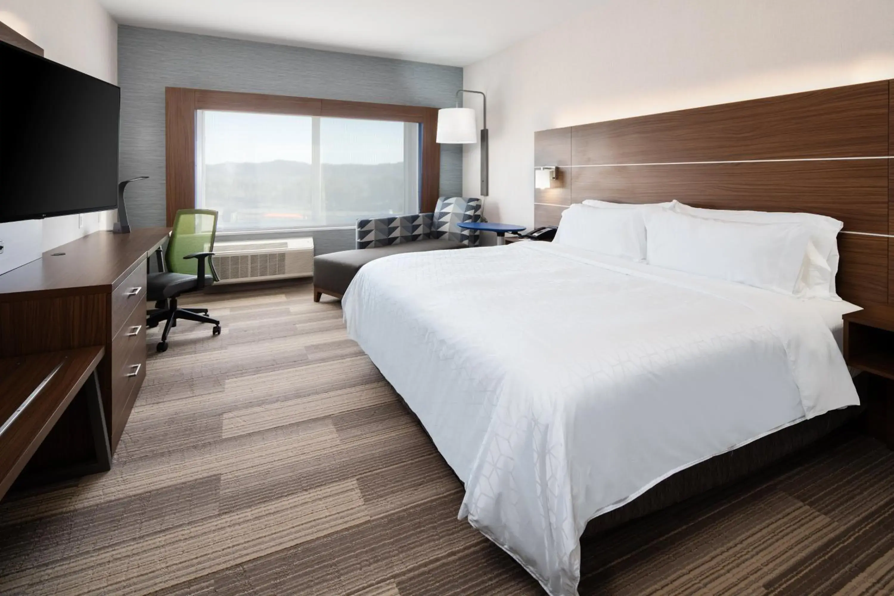 King Room - Hearing Accessible/Non-Smoking in Holiday Inn Express & Suites - Murrieta by IHG King Room - Hearing Accessible/Non-Smoking in Holiday Inn Express & Suites - Murrieta by IHG