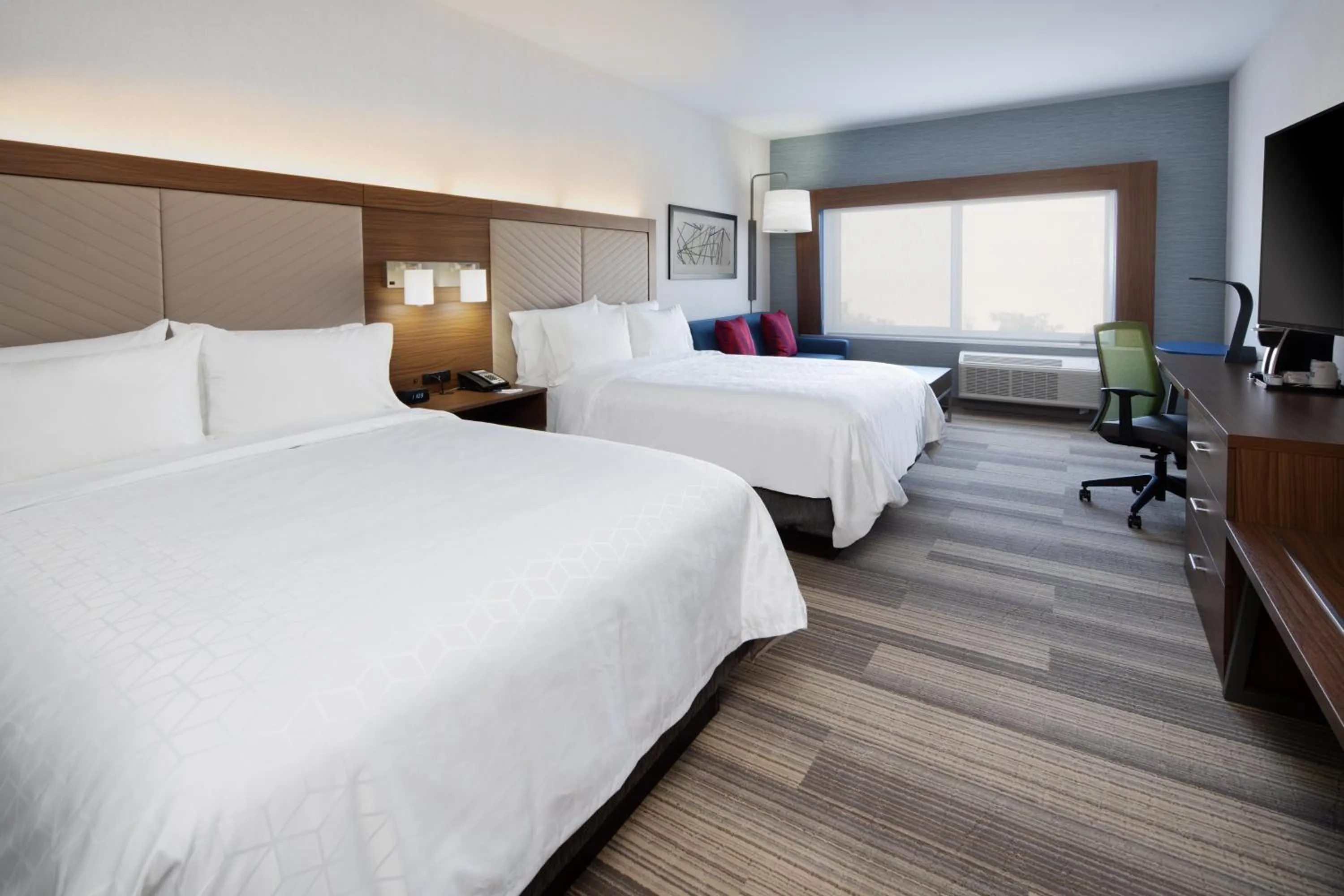 Bedroom, Bed in Holiday Inn Express & Suites - Murrieta by IHG