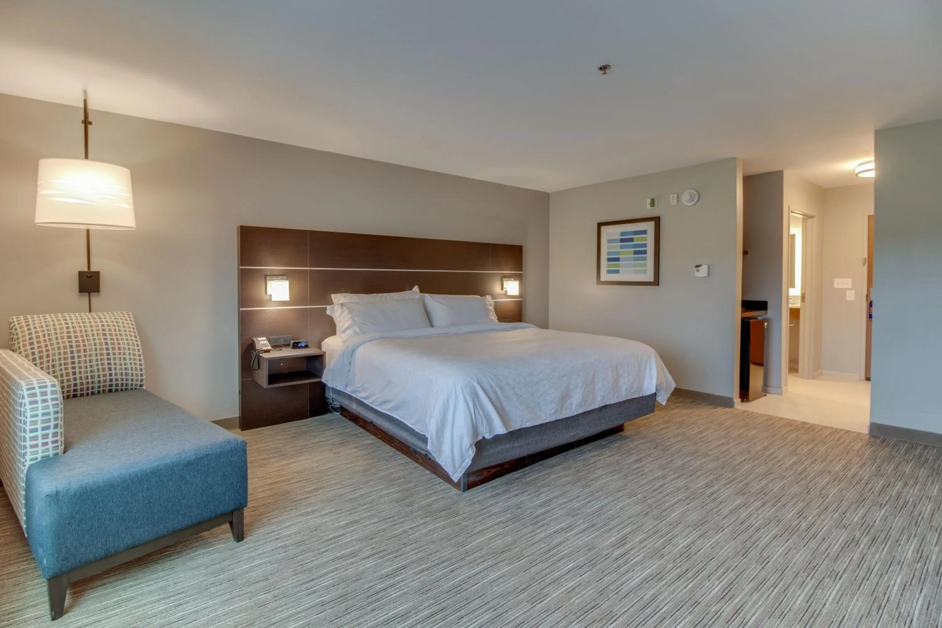 Photo of the whole room, Bed in Holiday Inn Express & Suites - Union City by IHG