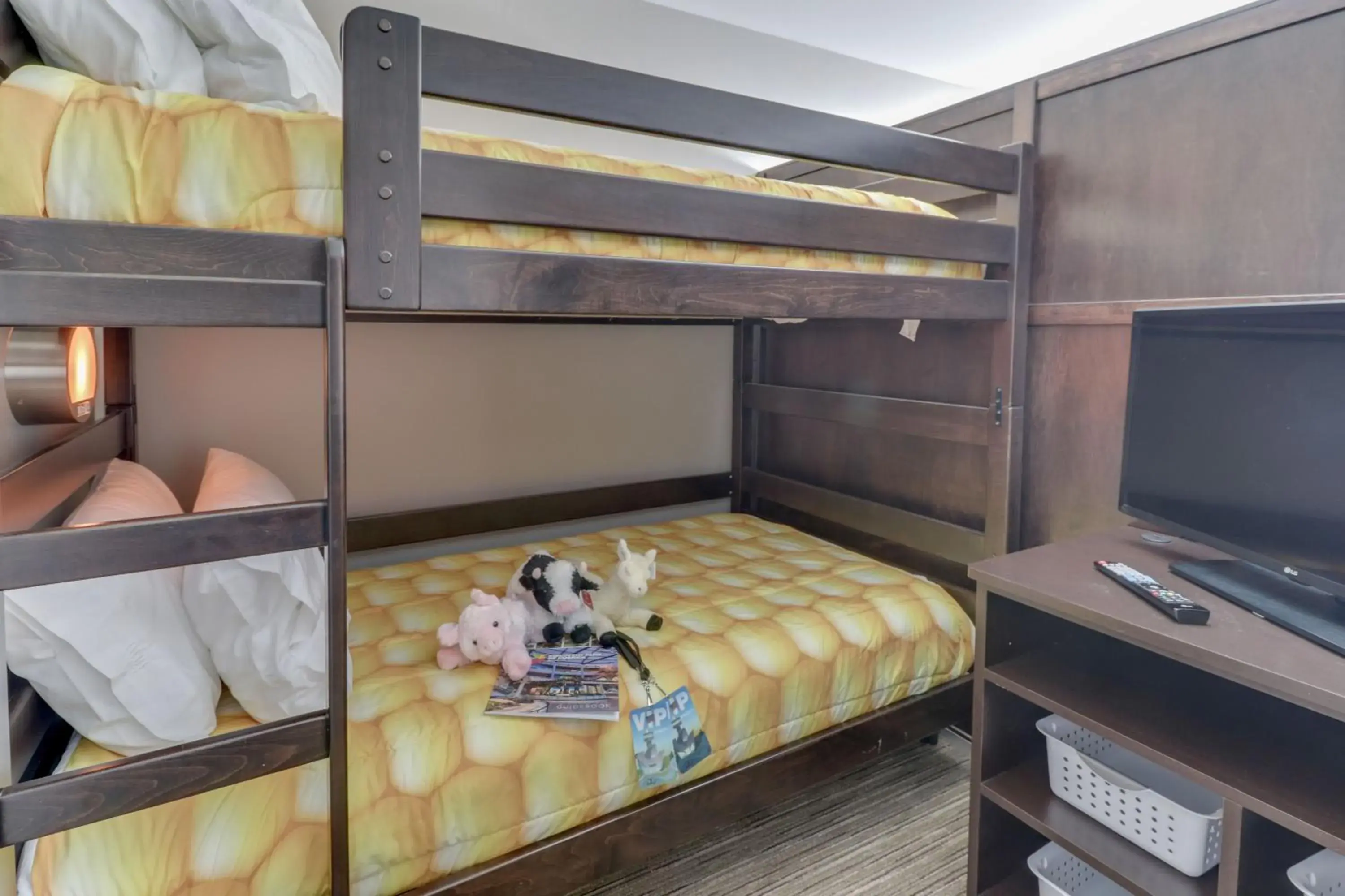 Bed in Holiday Inn Express & Suites - Union City by IHG Bed in Holiday Inn Express & Suites - Union City by IHG