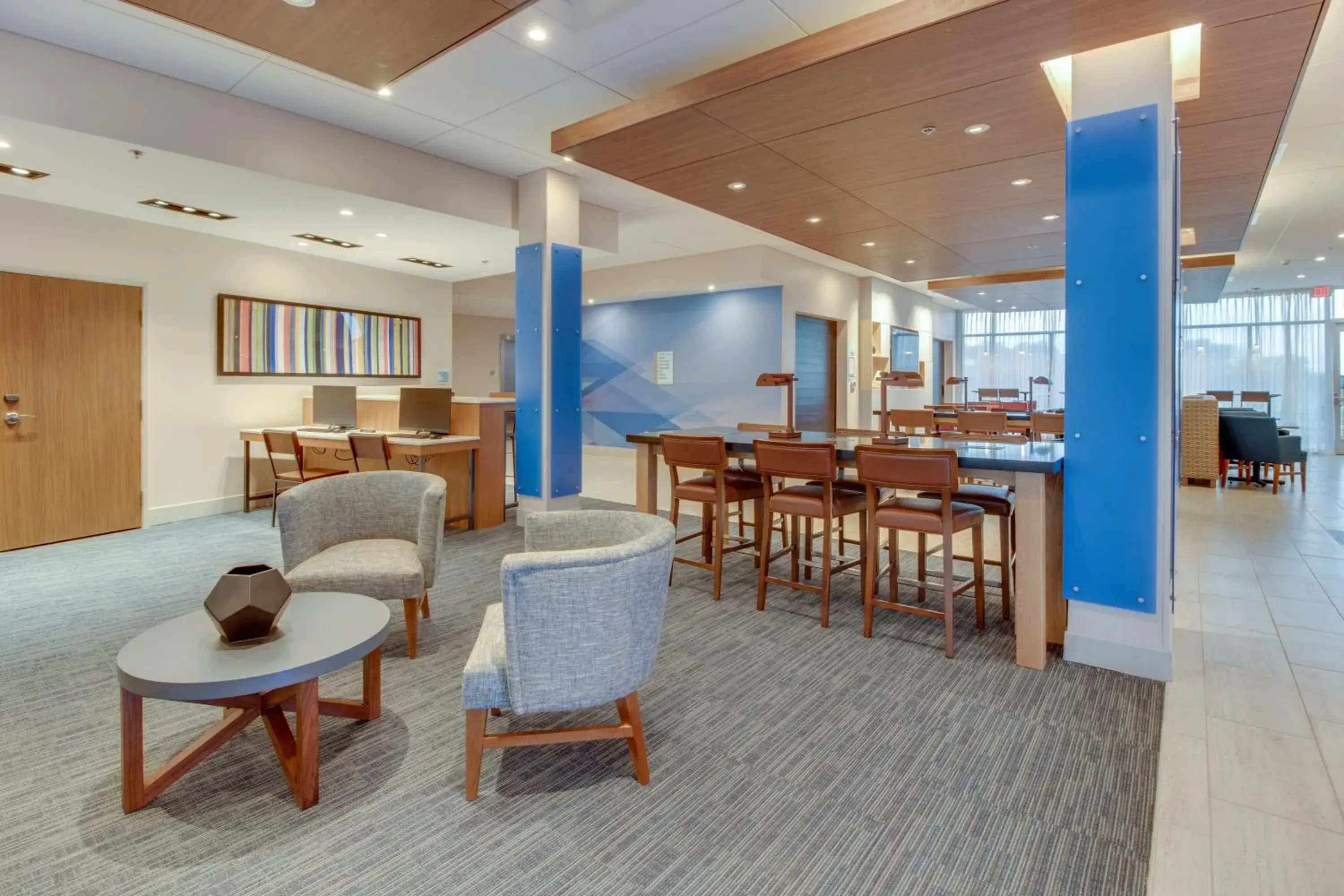 Property building in Holiday Inn Express & Suites - Union City by IHG Property building in Holiday Inn Express & Suites - Union City by IHG