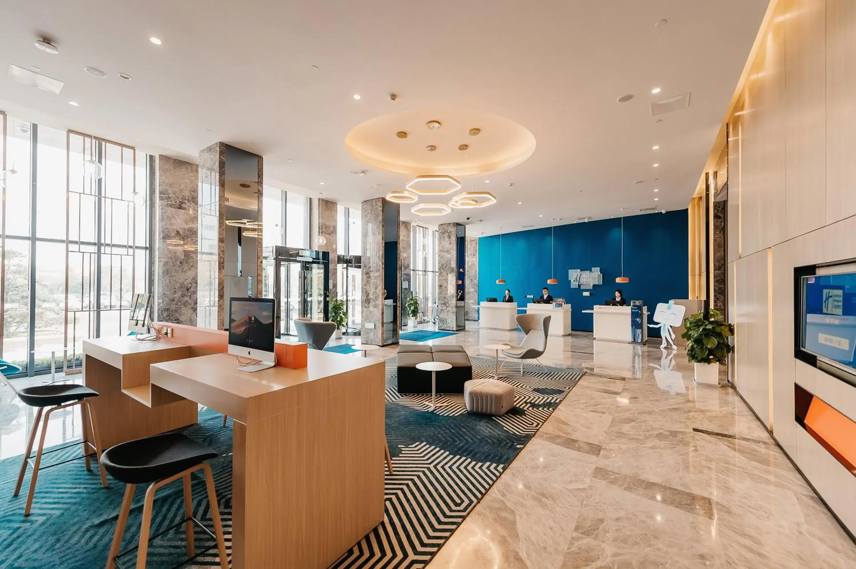 Property building in Holiday Inn Express Taizhou CMC by IHG Property building in Holiday Inn Express Taizhou CMC by IHG