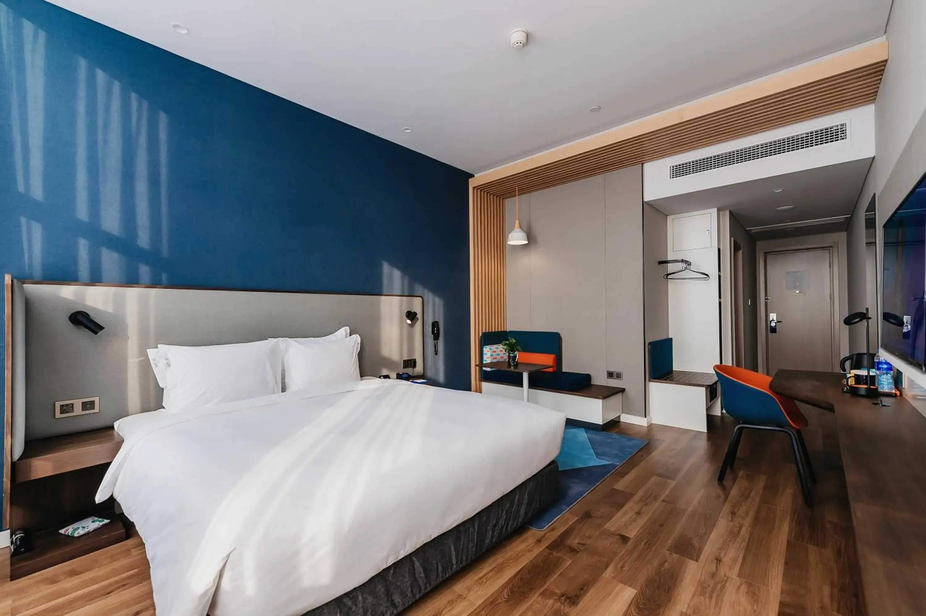 Photo of the whole room in Holiday Inn Express Taizhou CMC by IHG Photo of the whole room in Holiday Inn Express Taizhou CMC by IHG