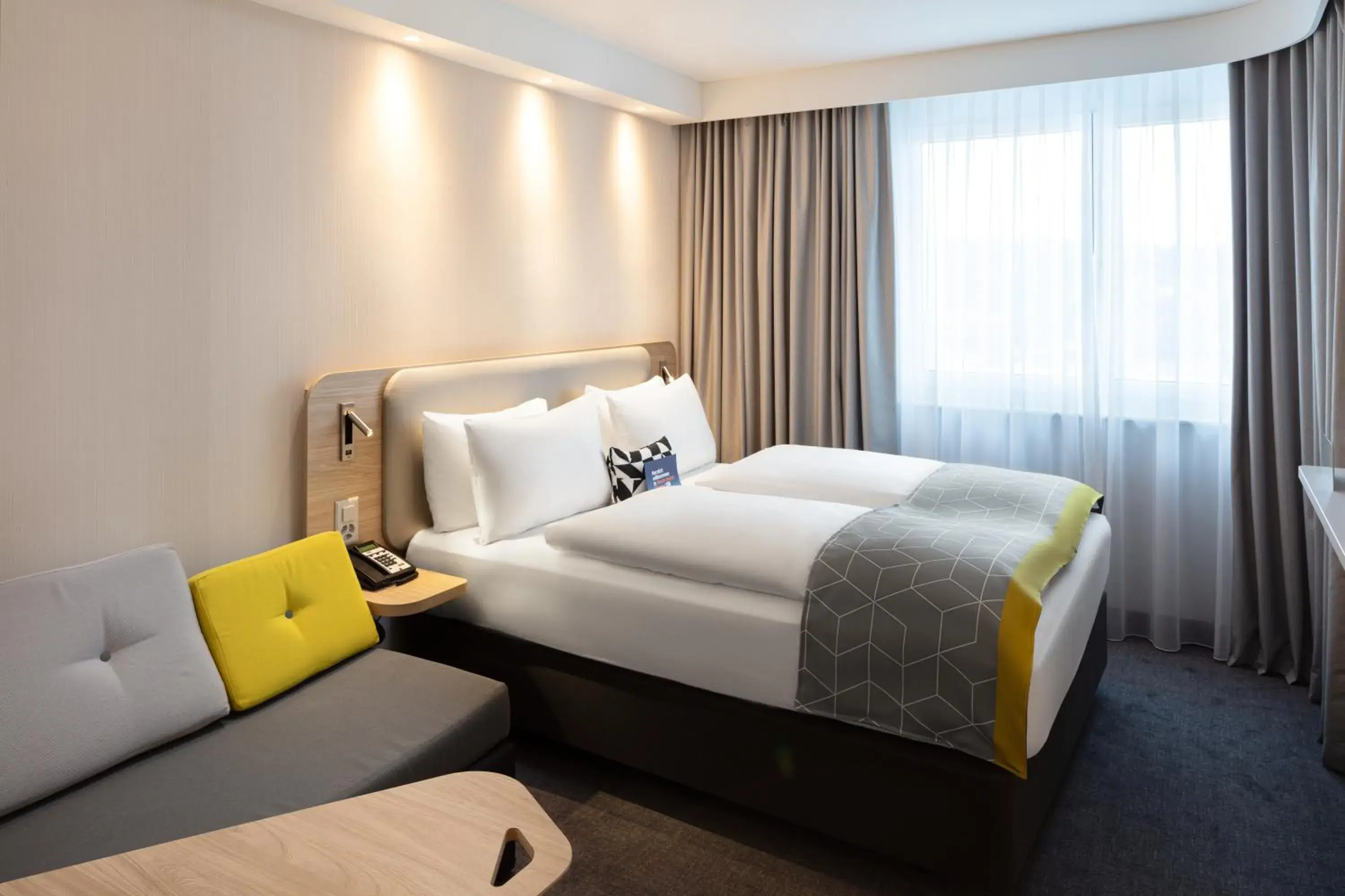 Bed in Holiday Inn Express - Aarburg - Oftringen by IHG Bed in Holiday Inn Express - Aarburg - Oftringen by IHG