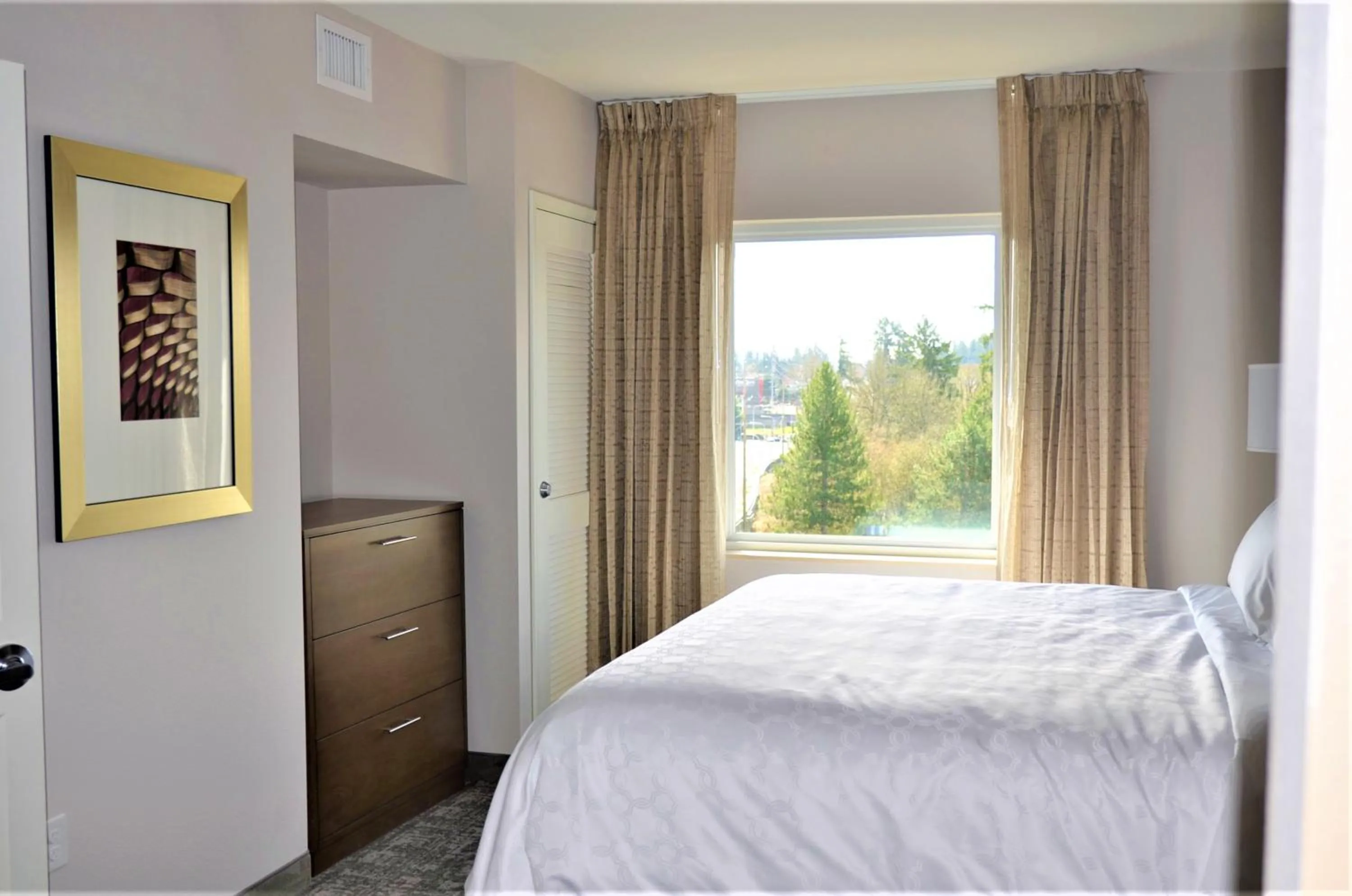 Bed in Staybridge Suites - Orenco Station by IHG