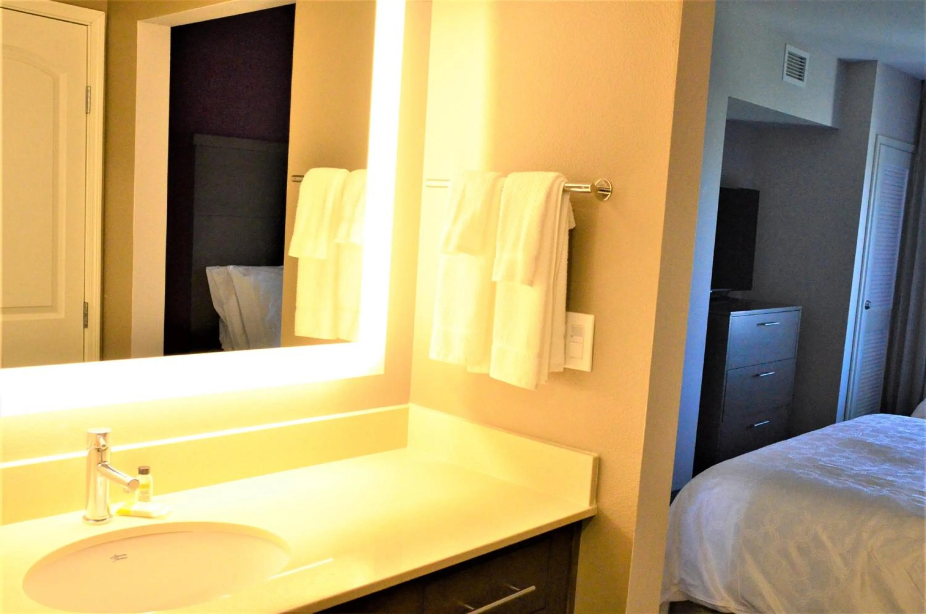 Bathroom, Bed in Staybridge Suites - Orenco Station by IHG