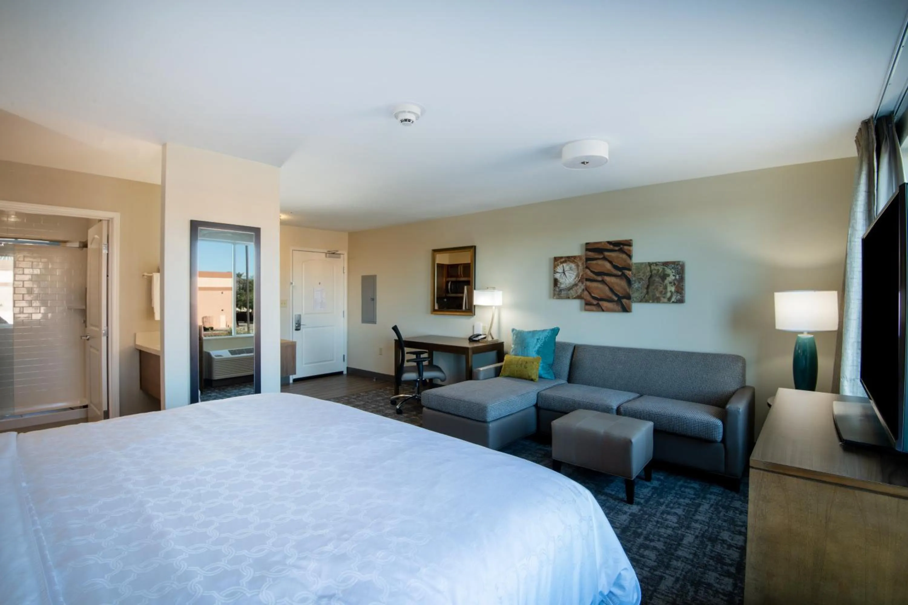 Photo of the whole room, Bed in Staybridge Suites - Scottsdale - Talking Stick by IHG