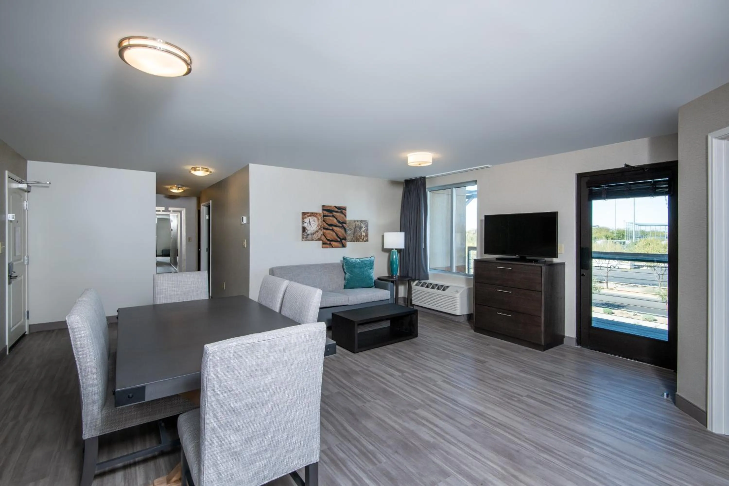 Photo of the whole room, Bed in Staybridge Suites - Scottsdale - Talking Stick by IHG