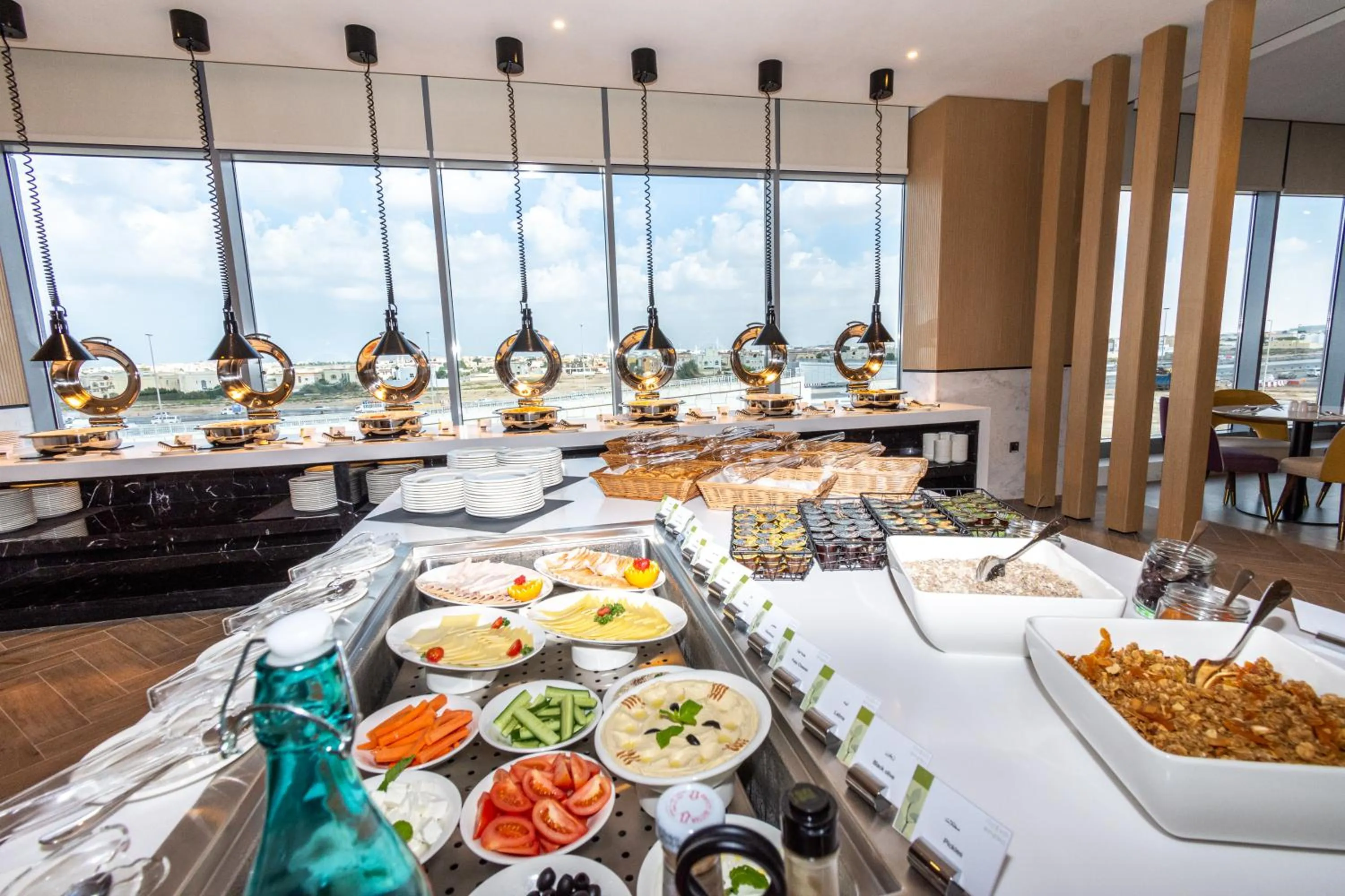 Restaurant/places to eat in Premier Inn Dubai Dragon Mart