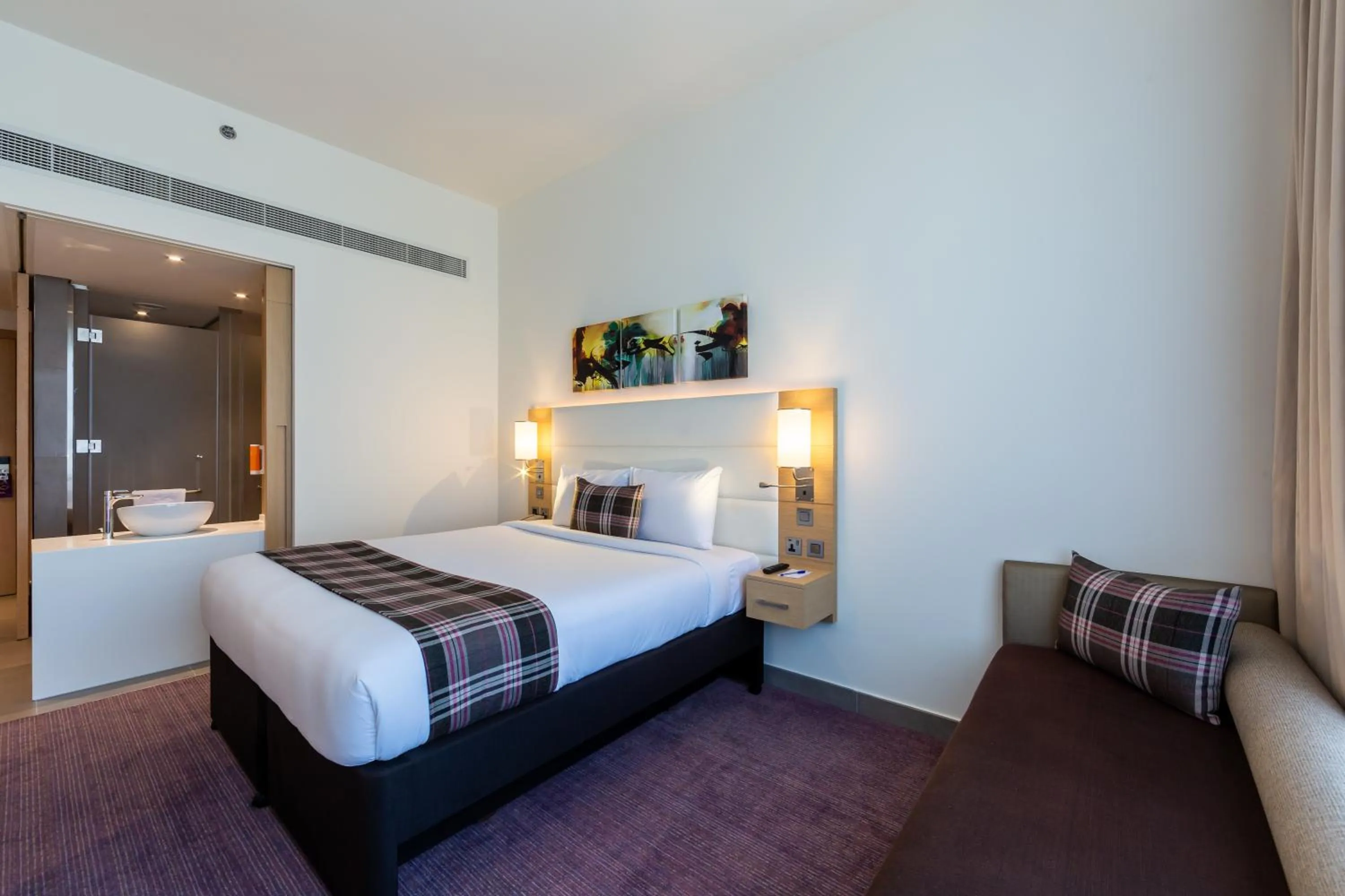 Bed in Premier Inn Dubai Dragon Mart