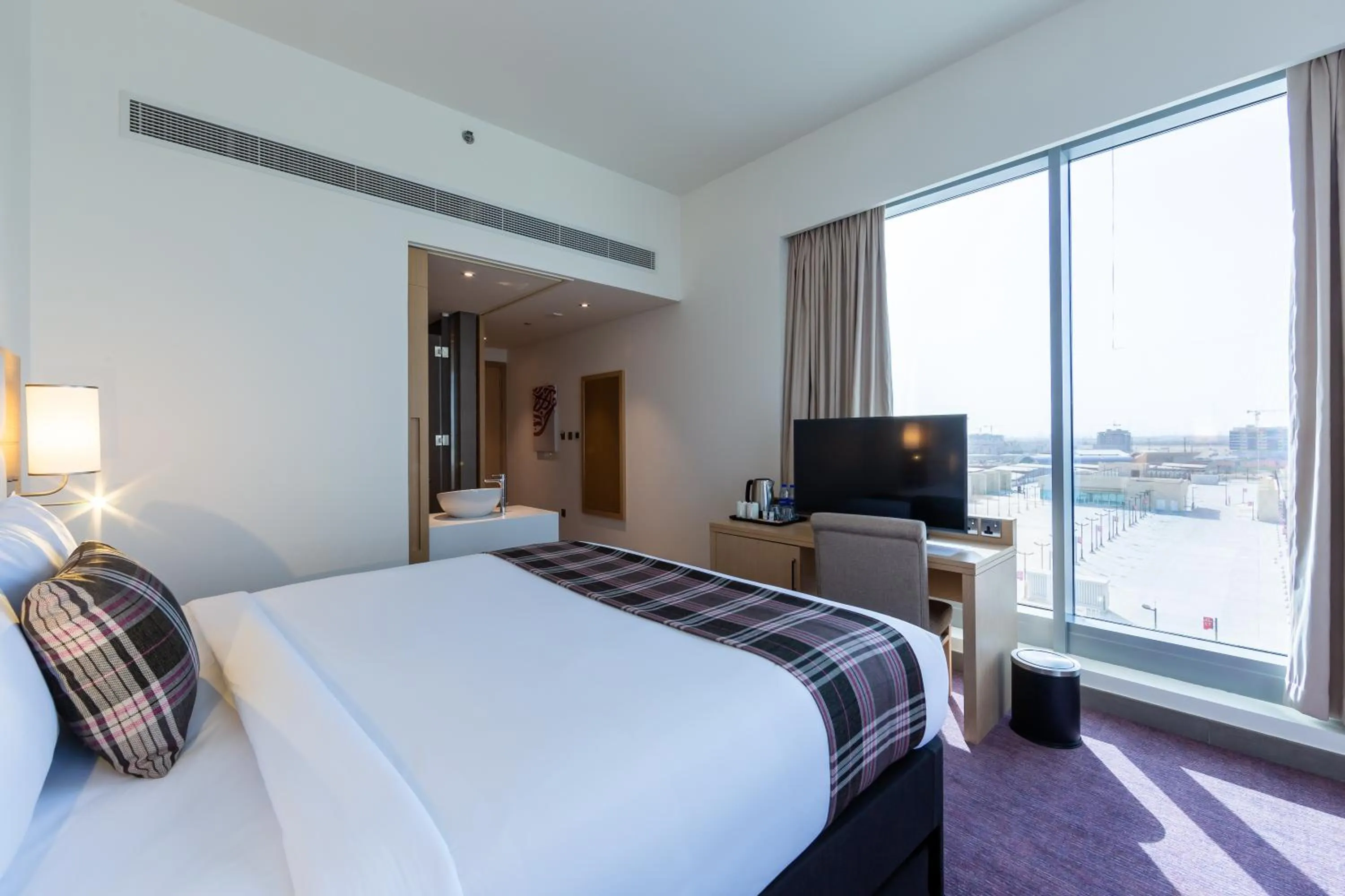 City view, Bed in Premier Inn Dubai Dragon Mart