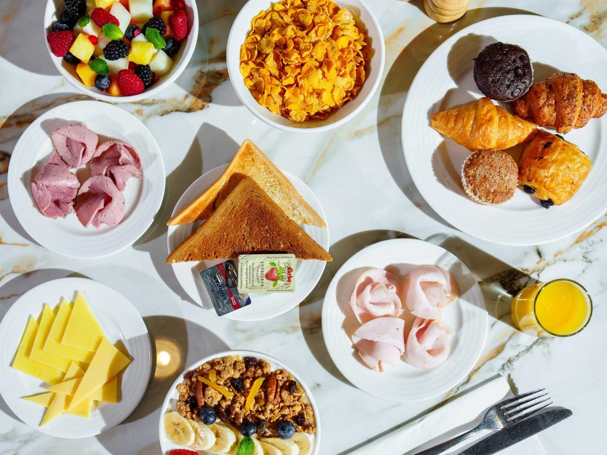 Restaurant/places to eat in Premier Inn Dubai Dragon Mart