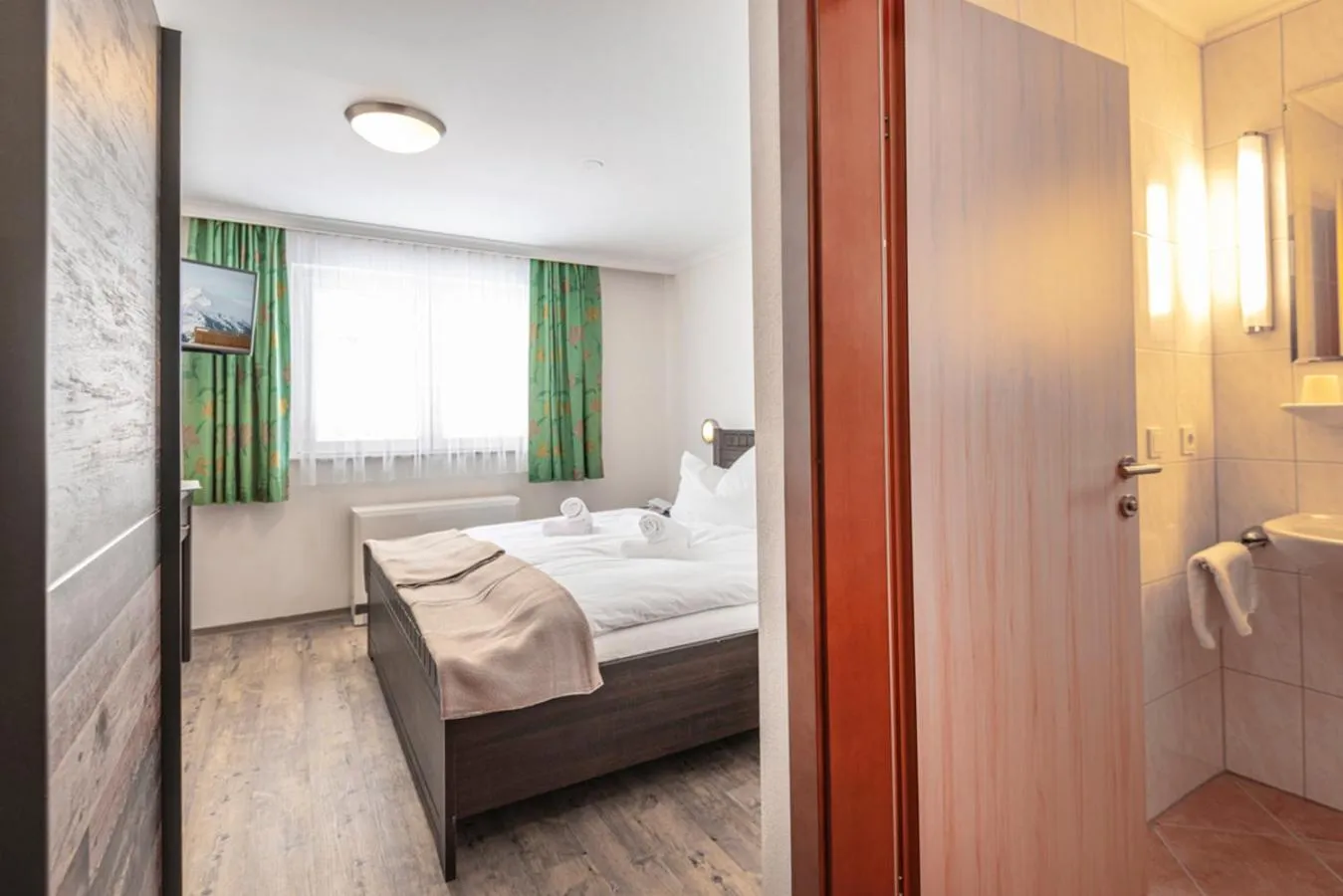 Photo of the whole room, Bed in Mountainlovers Berghotel SeidlAlm