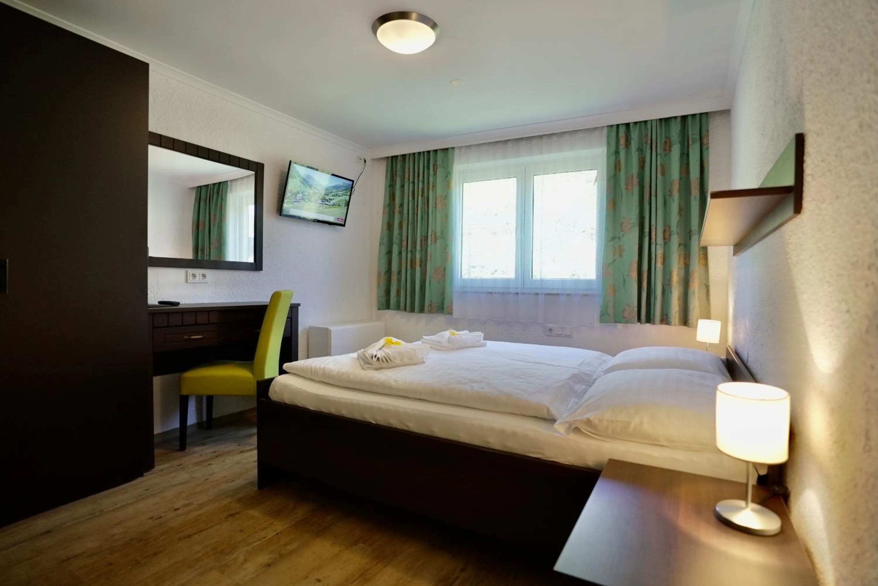 Photo of the whole room, Bed in Mountainlovers Berghotel SeidlAlm