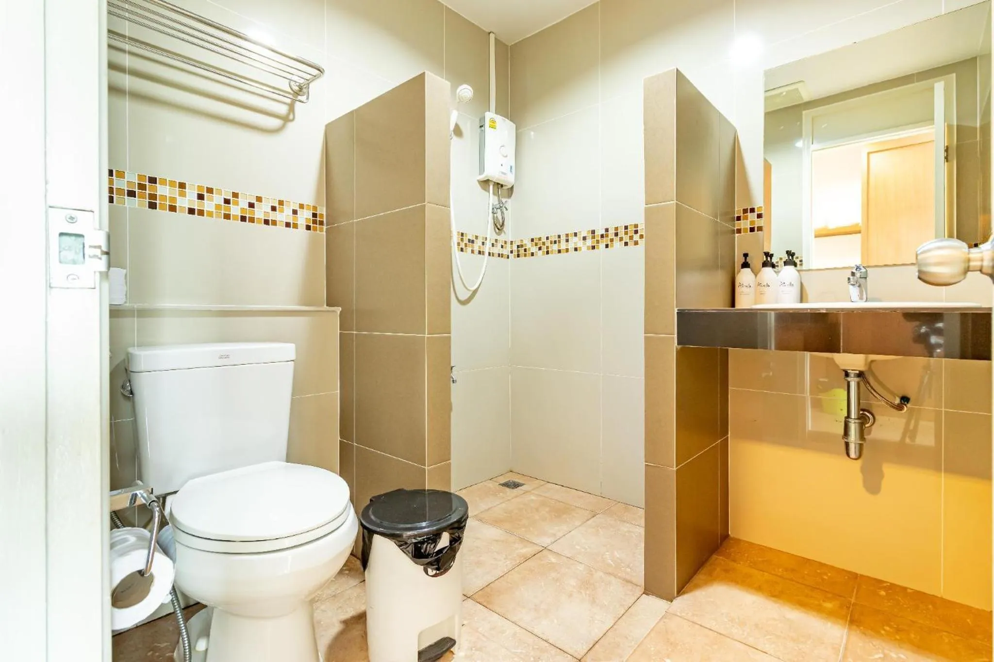 Shower in Ascella Sukhumvit 38 - Thonglor