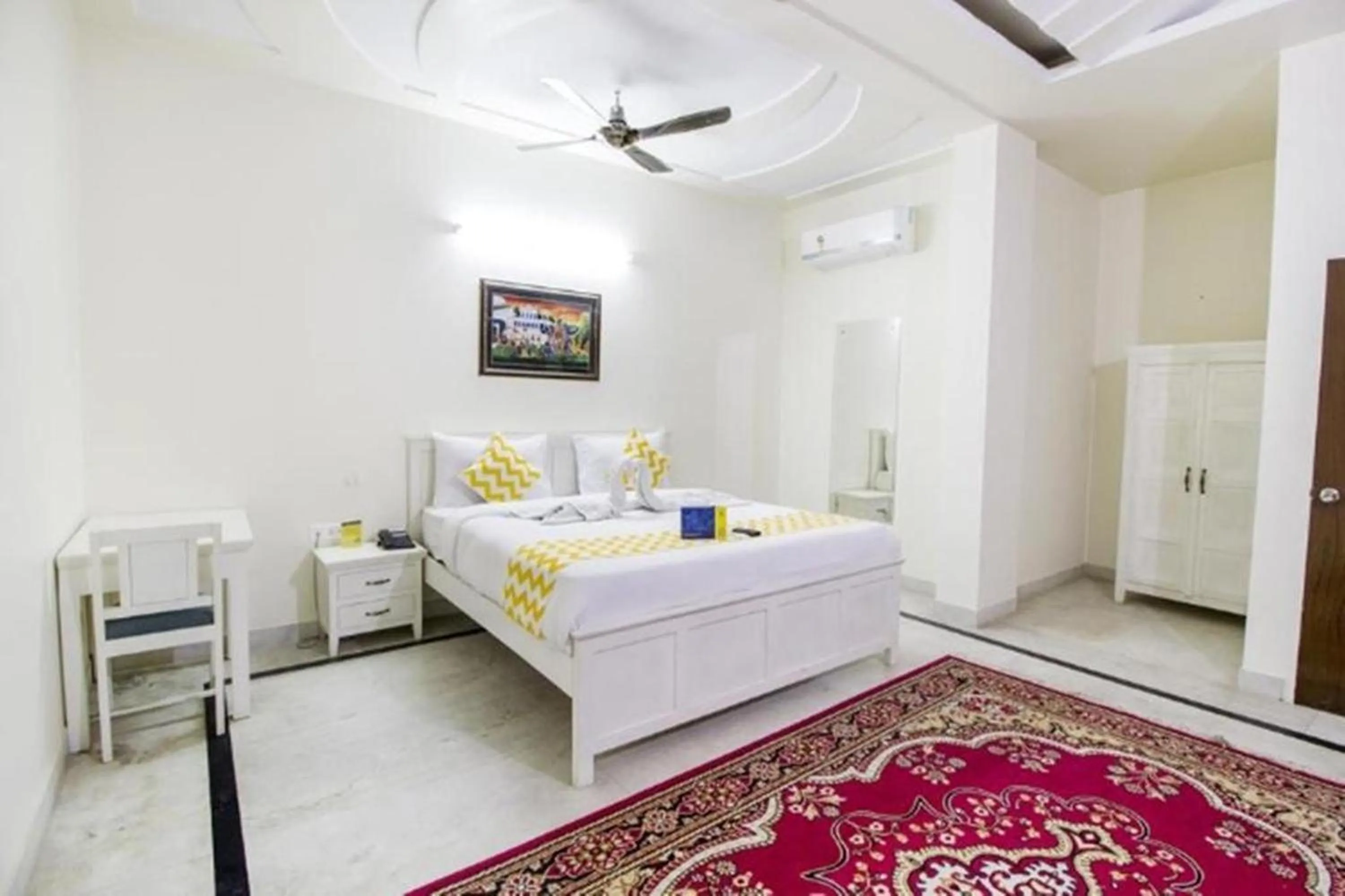 Bedroom in Hotel Dior Near Jal Mahal, Jaipur