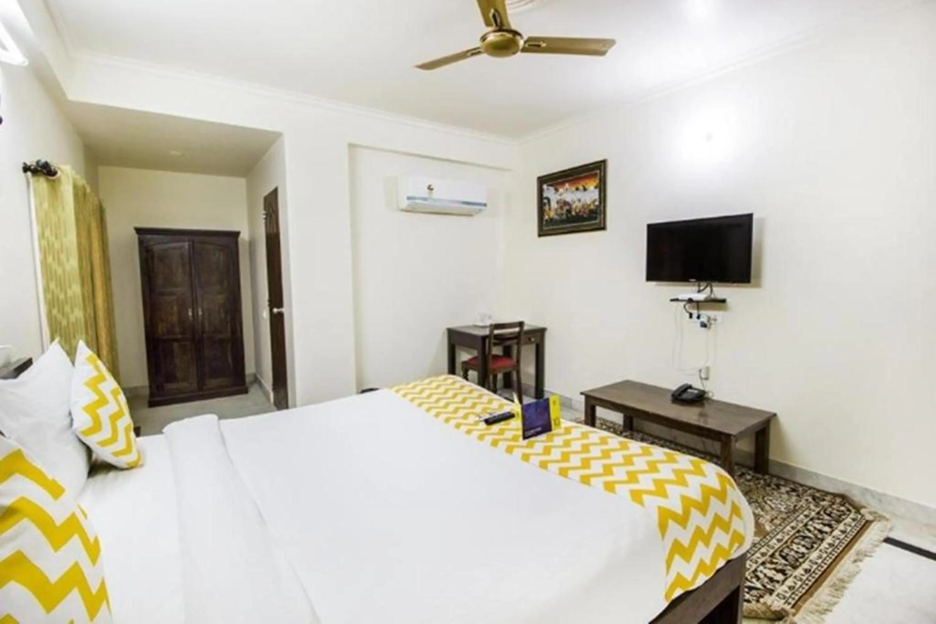 Bedroom in Hotel Dior Near Jal Mahal, Jaipur