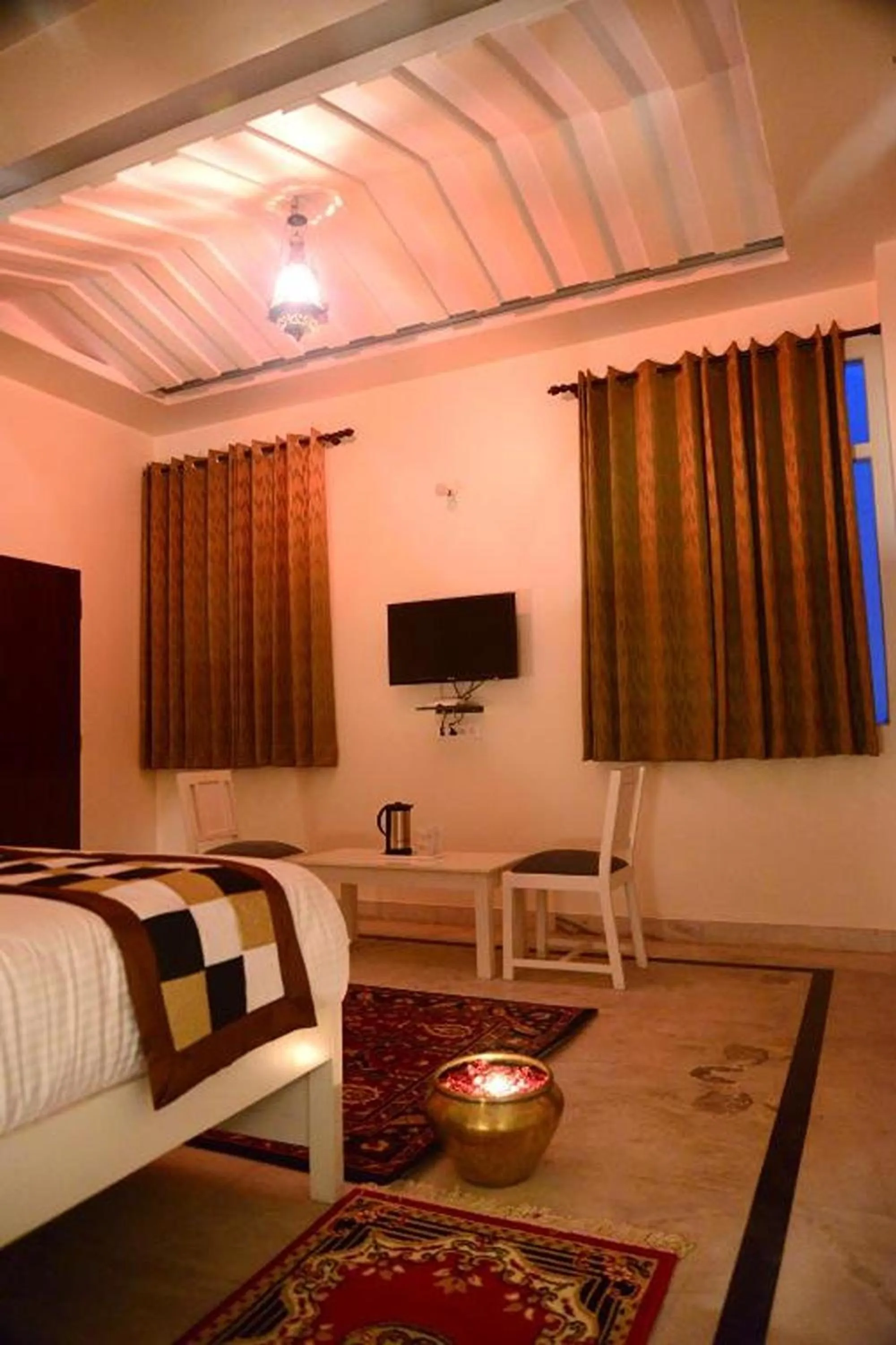 Bedroom in Hotel Dior Near Jal Mahal, Jaipur