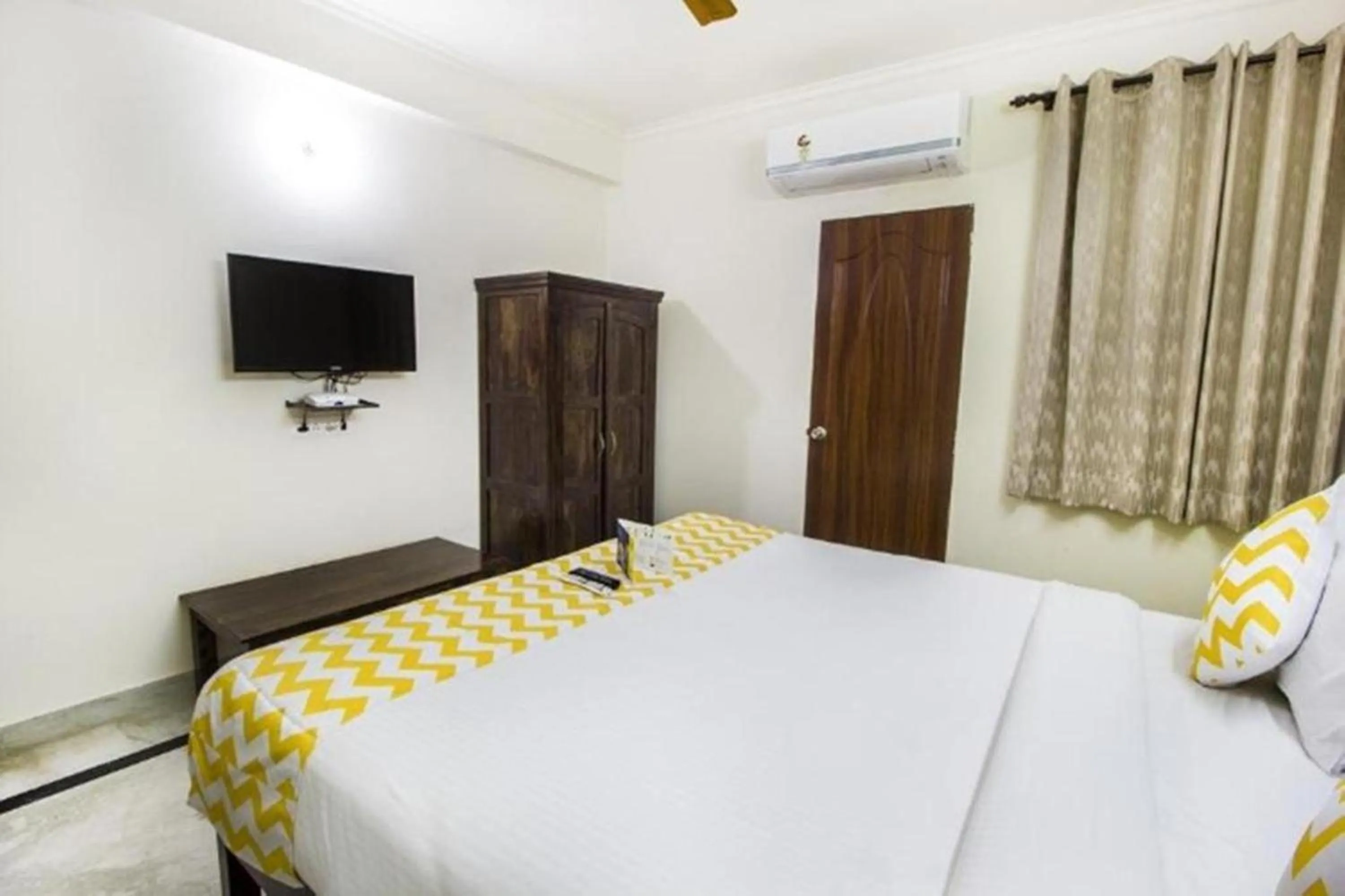 Bedroom in Hotel Dior Near Jal Mahal, Jaipur