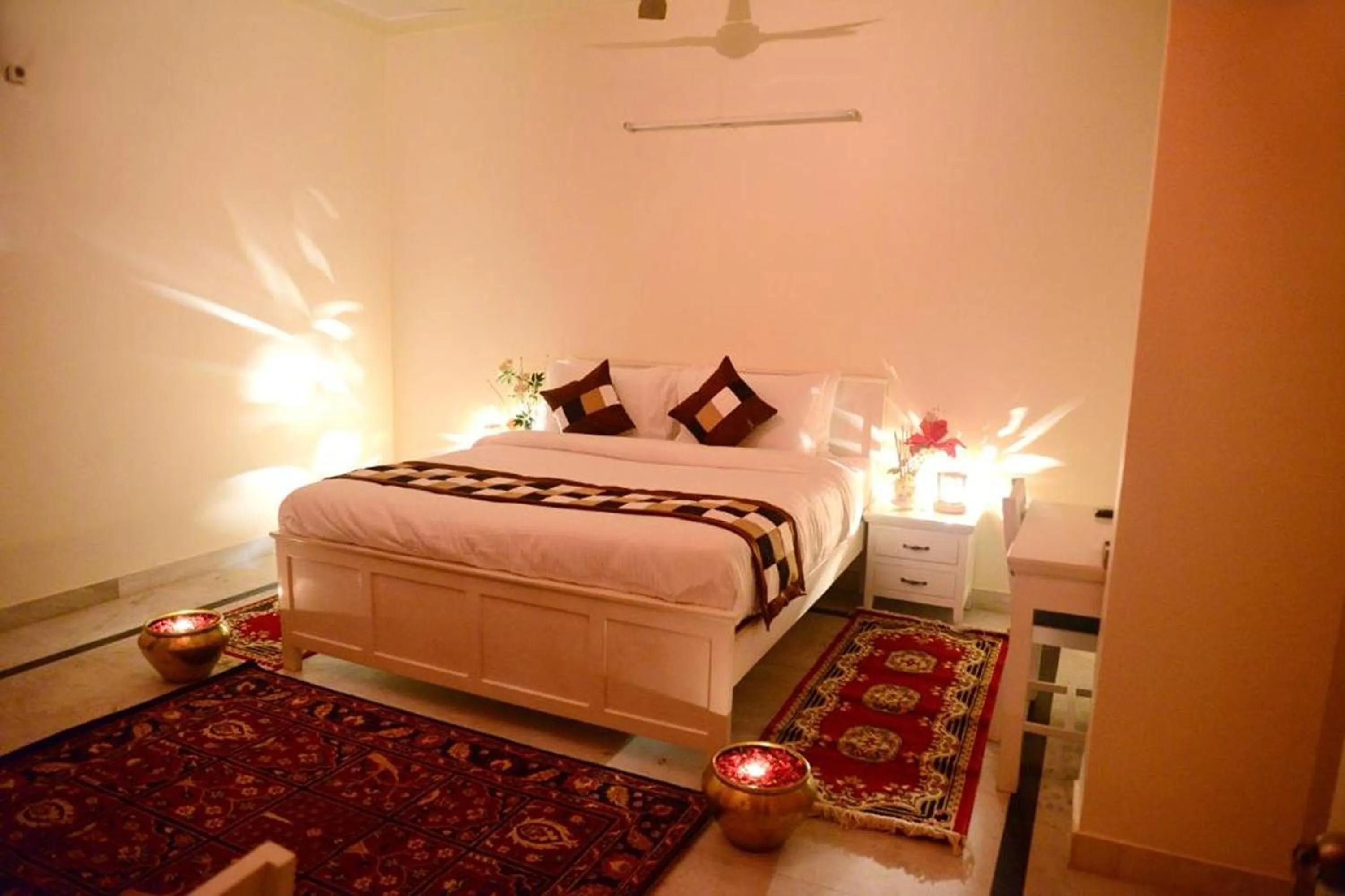 Bedroom in Hotel Dior Near Jal Mahal, Jaipur