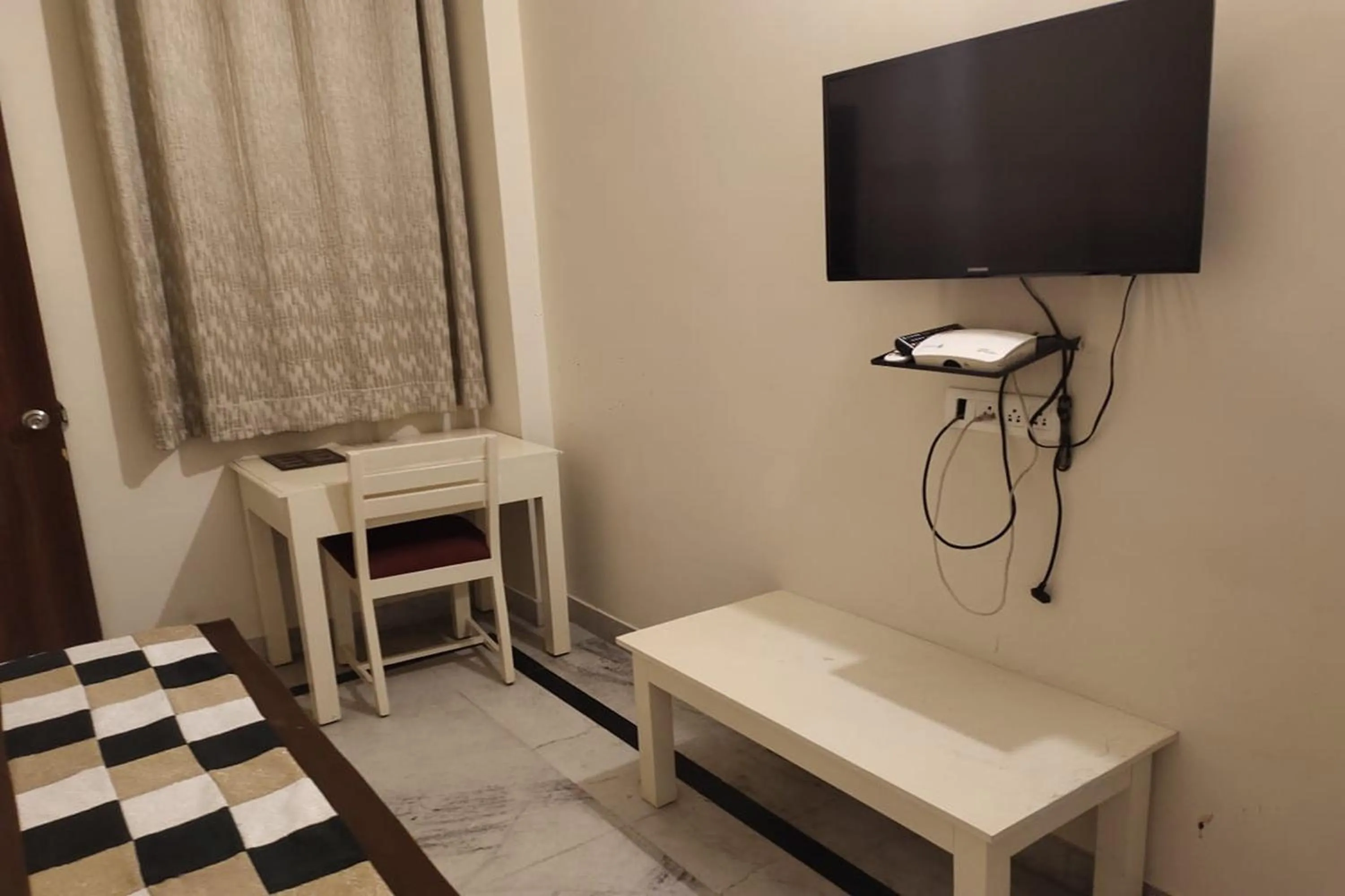 TV and multimedia in Hotel Dior Near Jal Mahal, Jaipur
