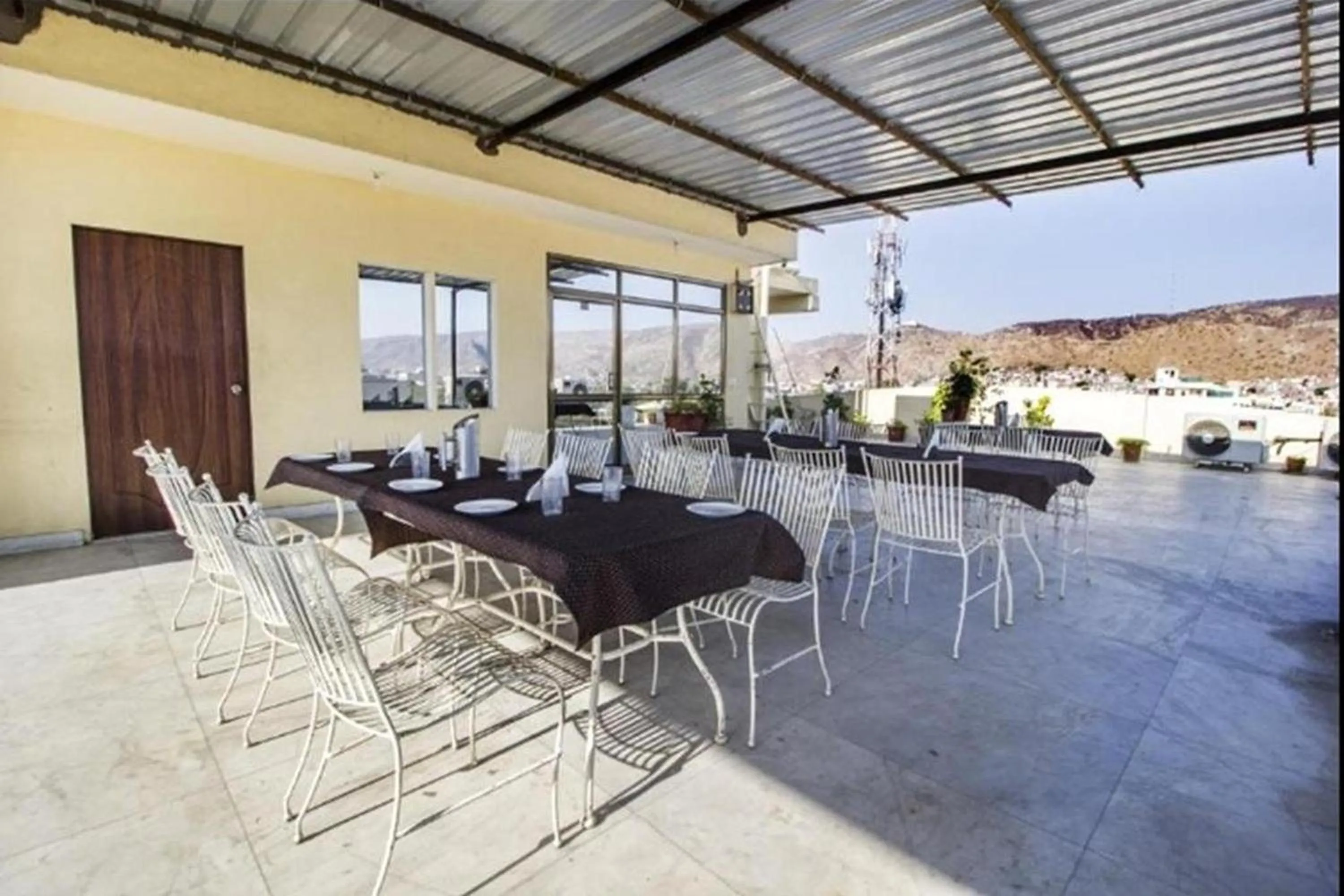 Restaurant/places to eat in Hotel Dior Near Jal Mahal, Jaipur