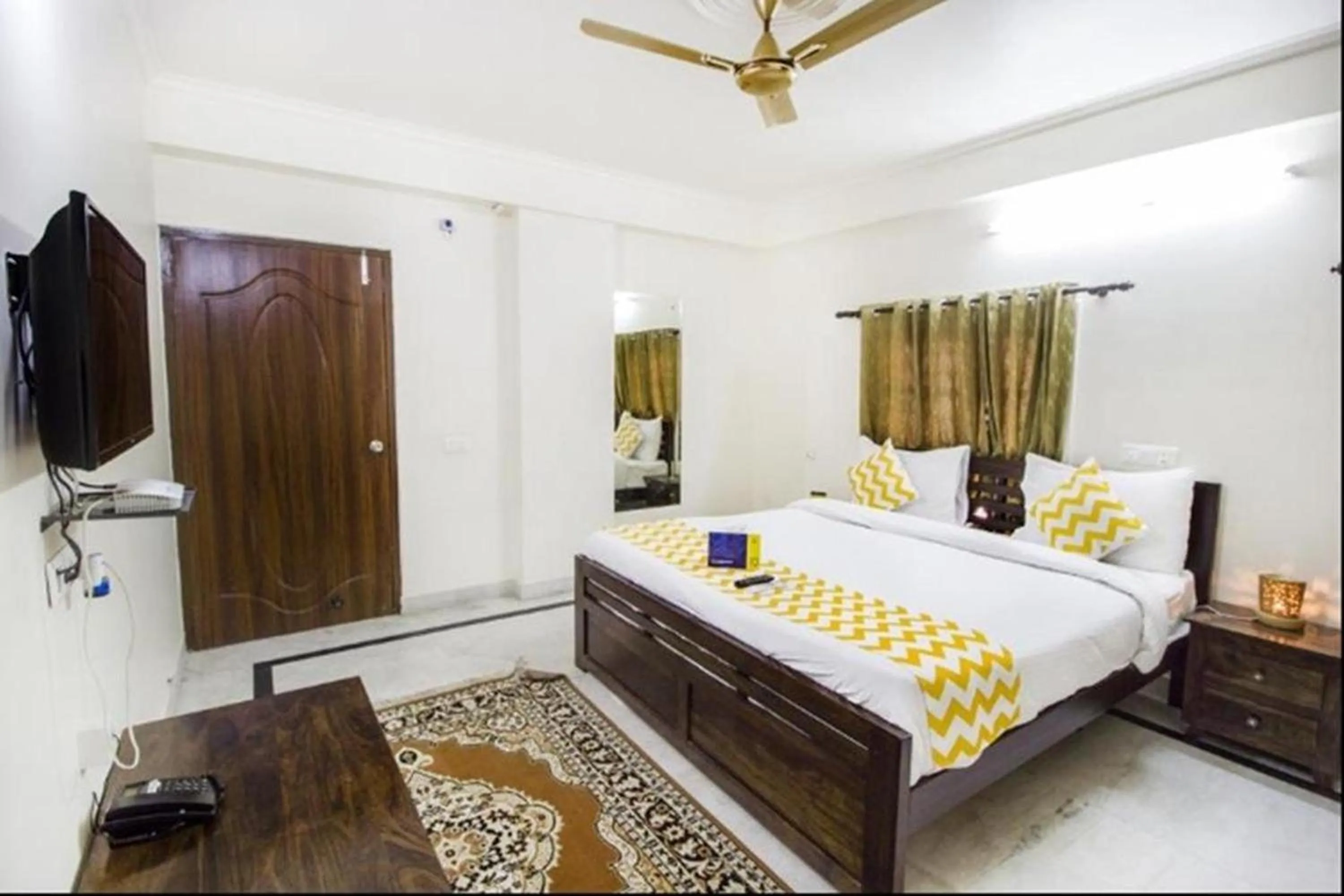 Bedroom in Hotel Dior Near Jal Mahal, Jaipur