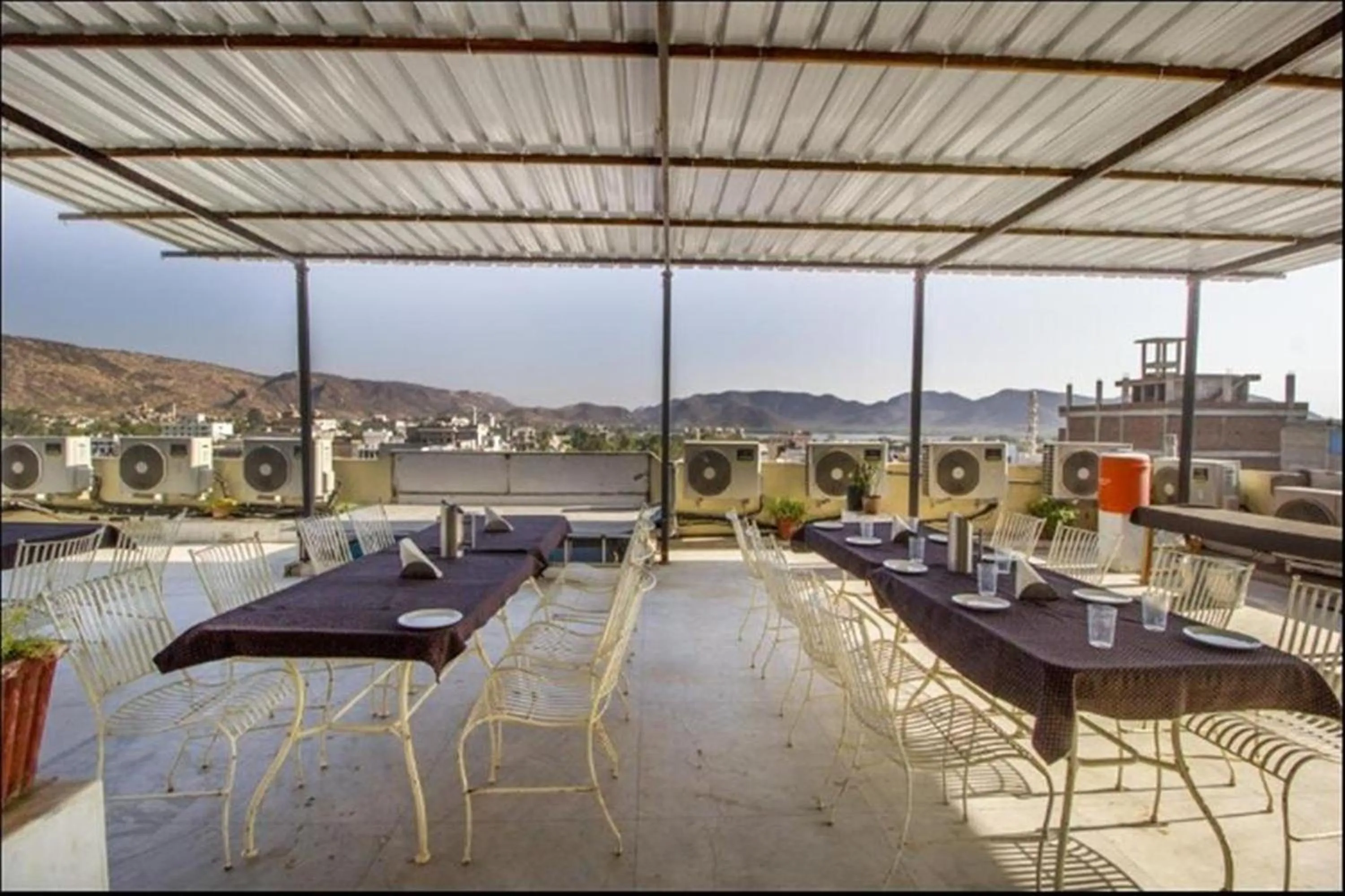 Restaurant/places to eat in Hotel Dior Near Jal Mahal, Jaipur