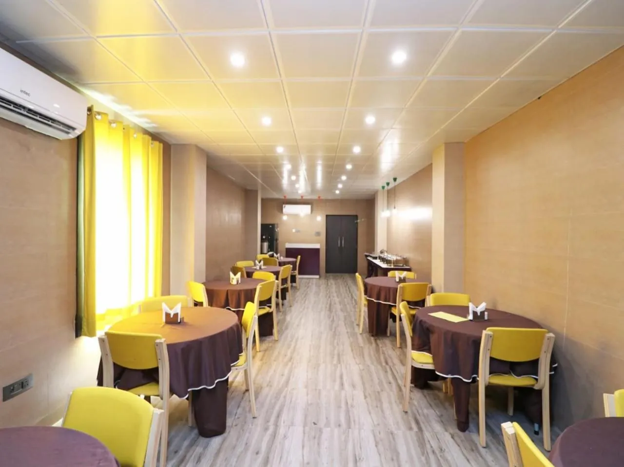 Restaurant/places to eat in Ace Prime Hotel