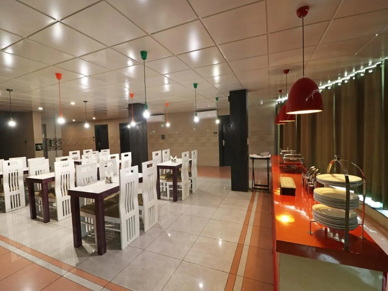 Restaurant/places to eat in Ace Prime Hotel