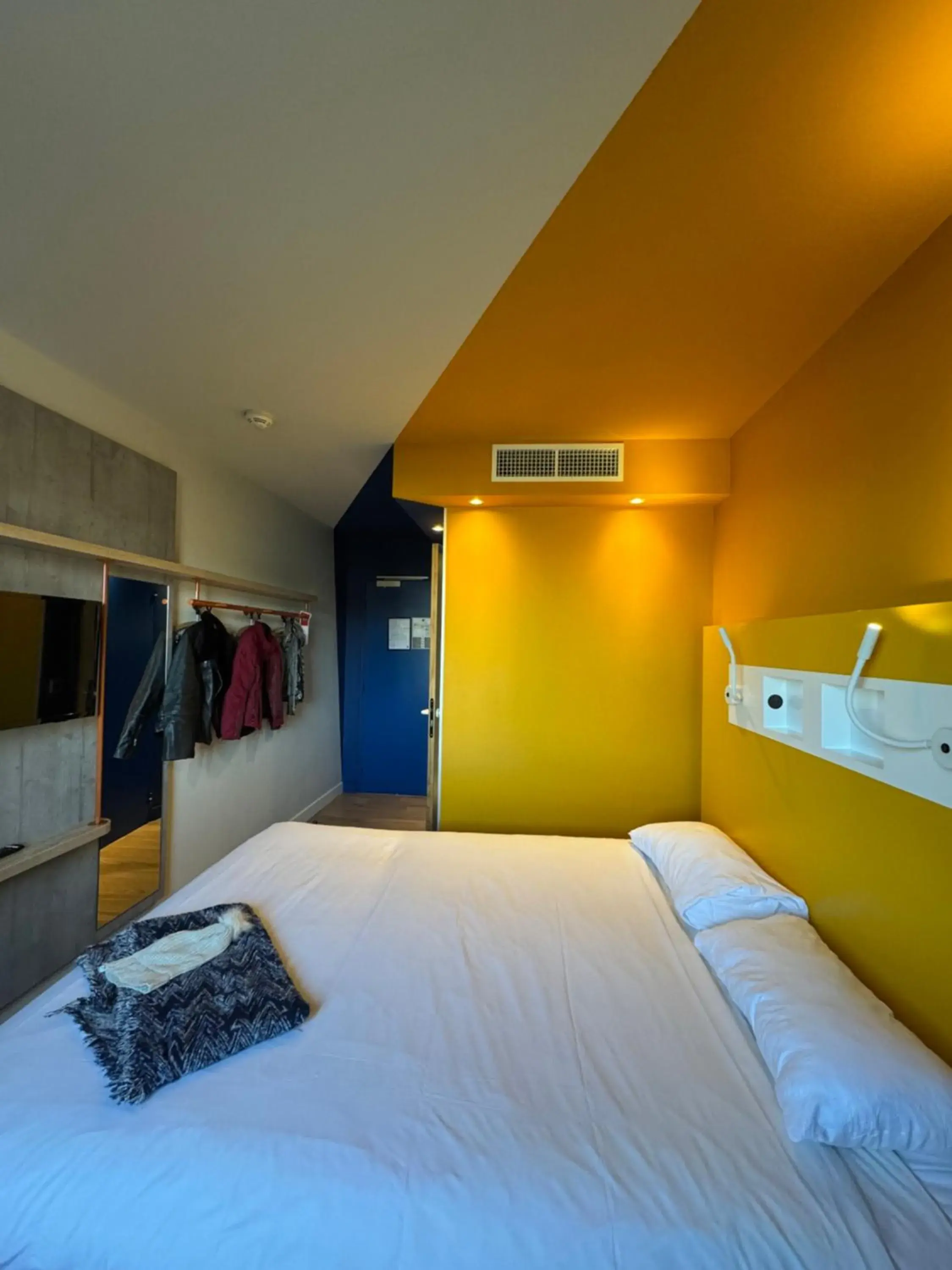 Photo of the whole room, Bed in Ibis Budget Montpellier Nord Euromédecine Photo of the whole room, Bed in Ibis Budget Montpellier Nord Euromédecine