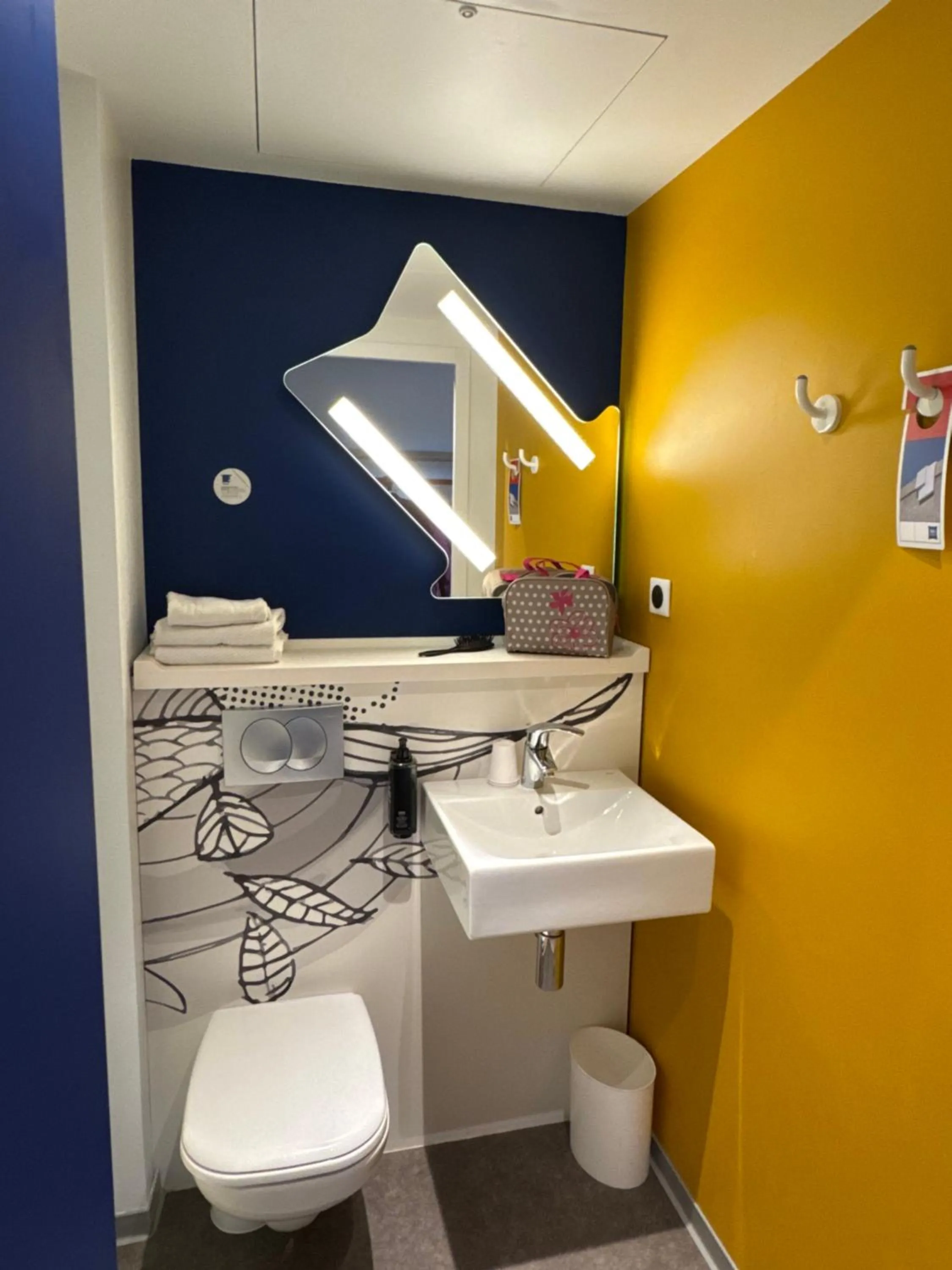 Bathroom in Ibis Budget Montpellier Nord Euromédecine