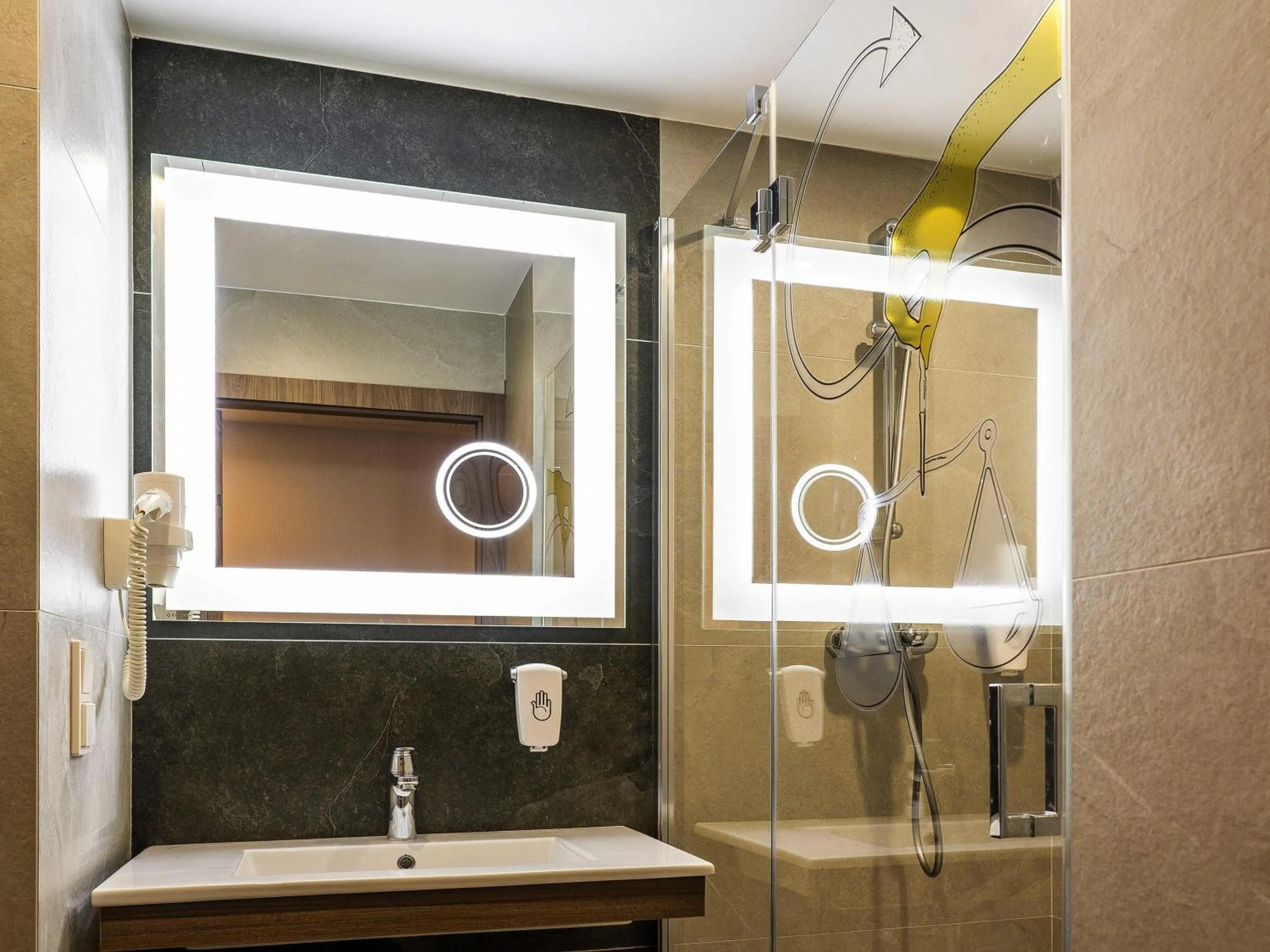 Bedroom in ibis Styles Lublin Stare Miasto