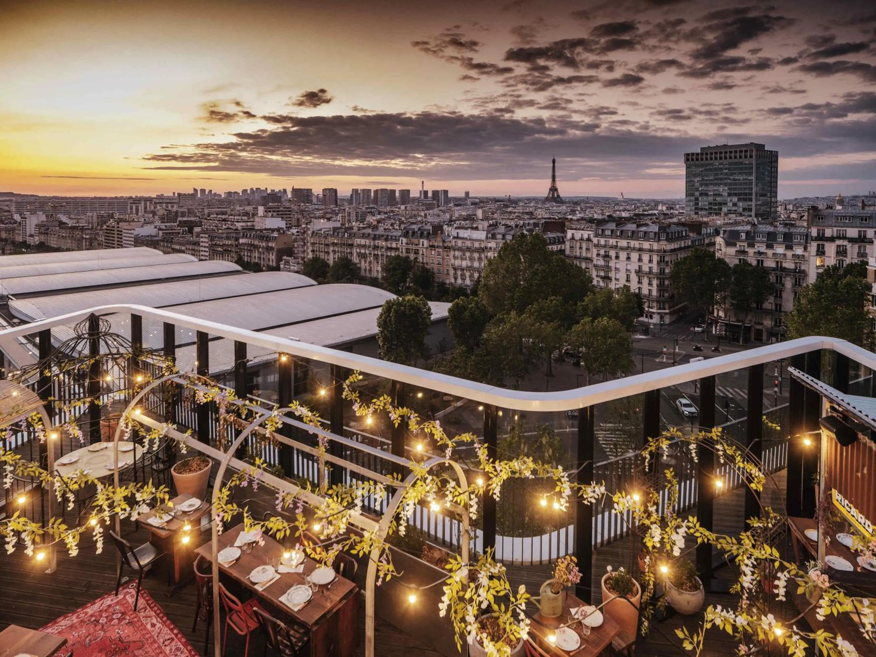 Property building in Novotel Paris Porte Versailles