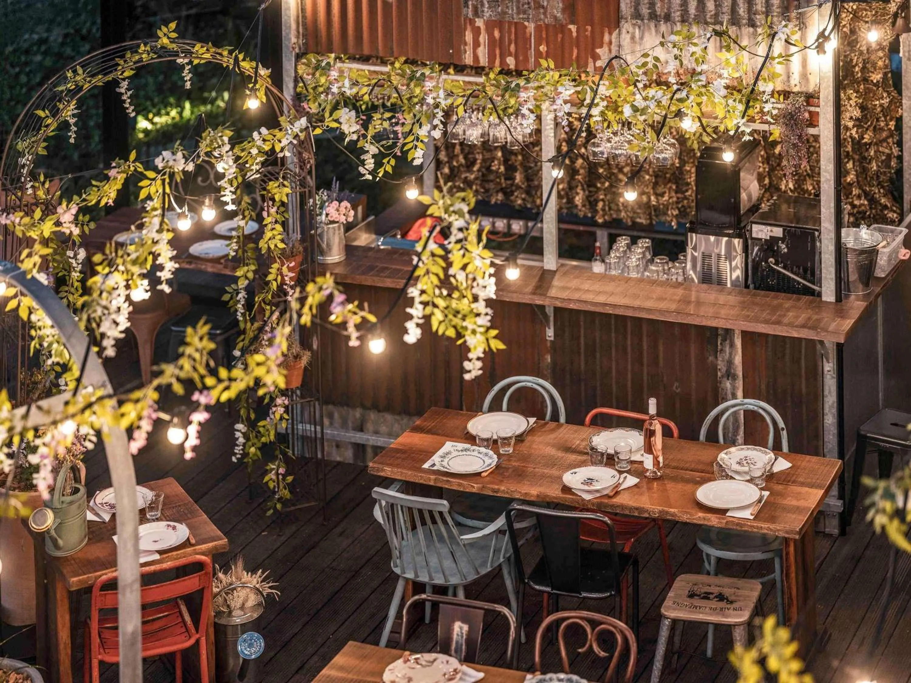 Restaurant/places to eat in Novotel Paris Porte Versailles