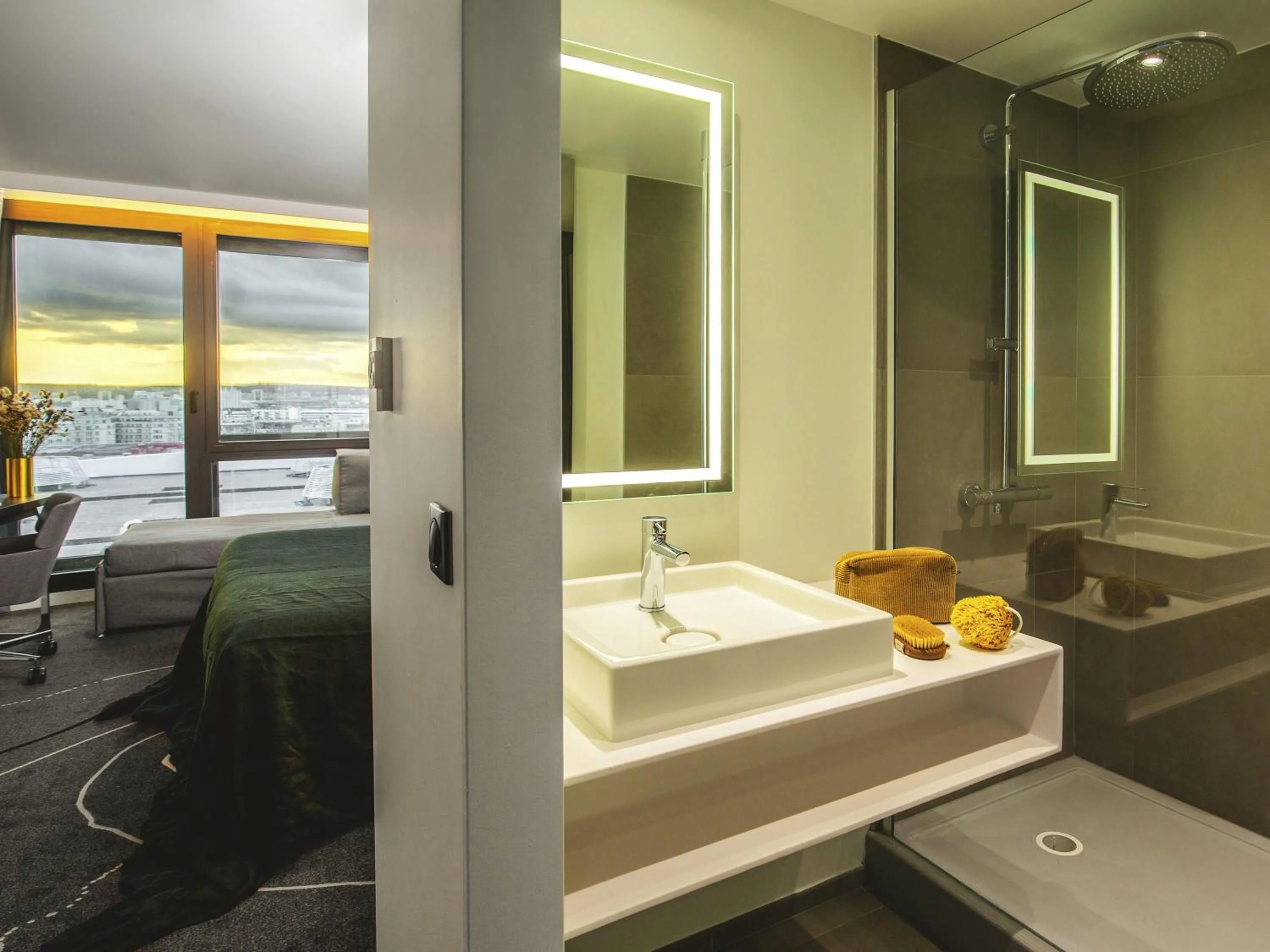 Bedroom in Novotel Paris Porte Versailles