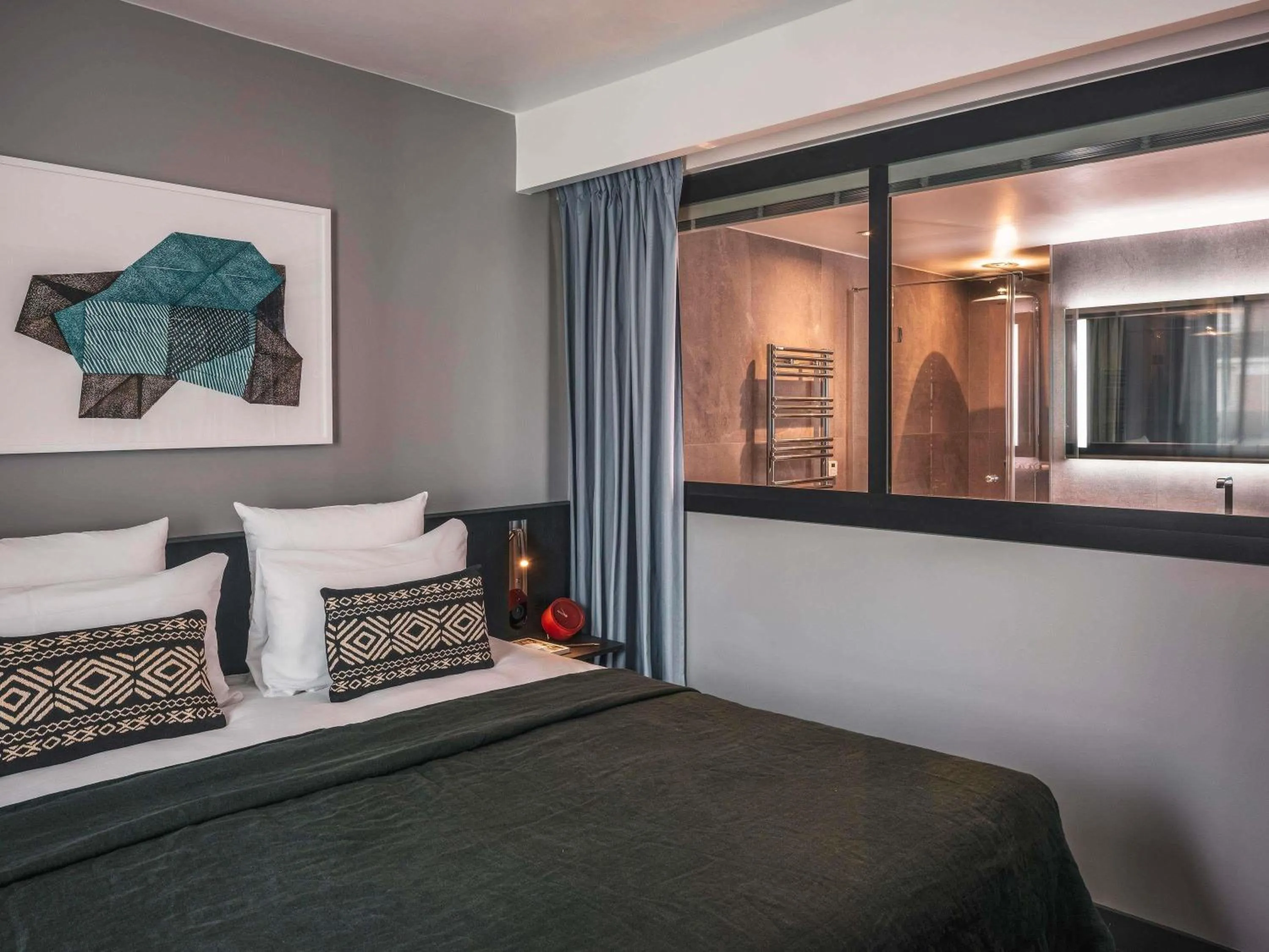 Bedroom, Bed in Novotel Paris Porte Versailles