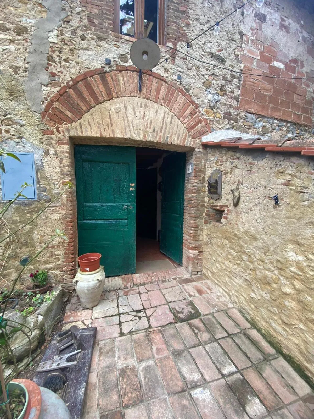 Facade/entrance in Campora House