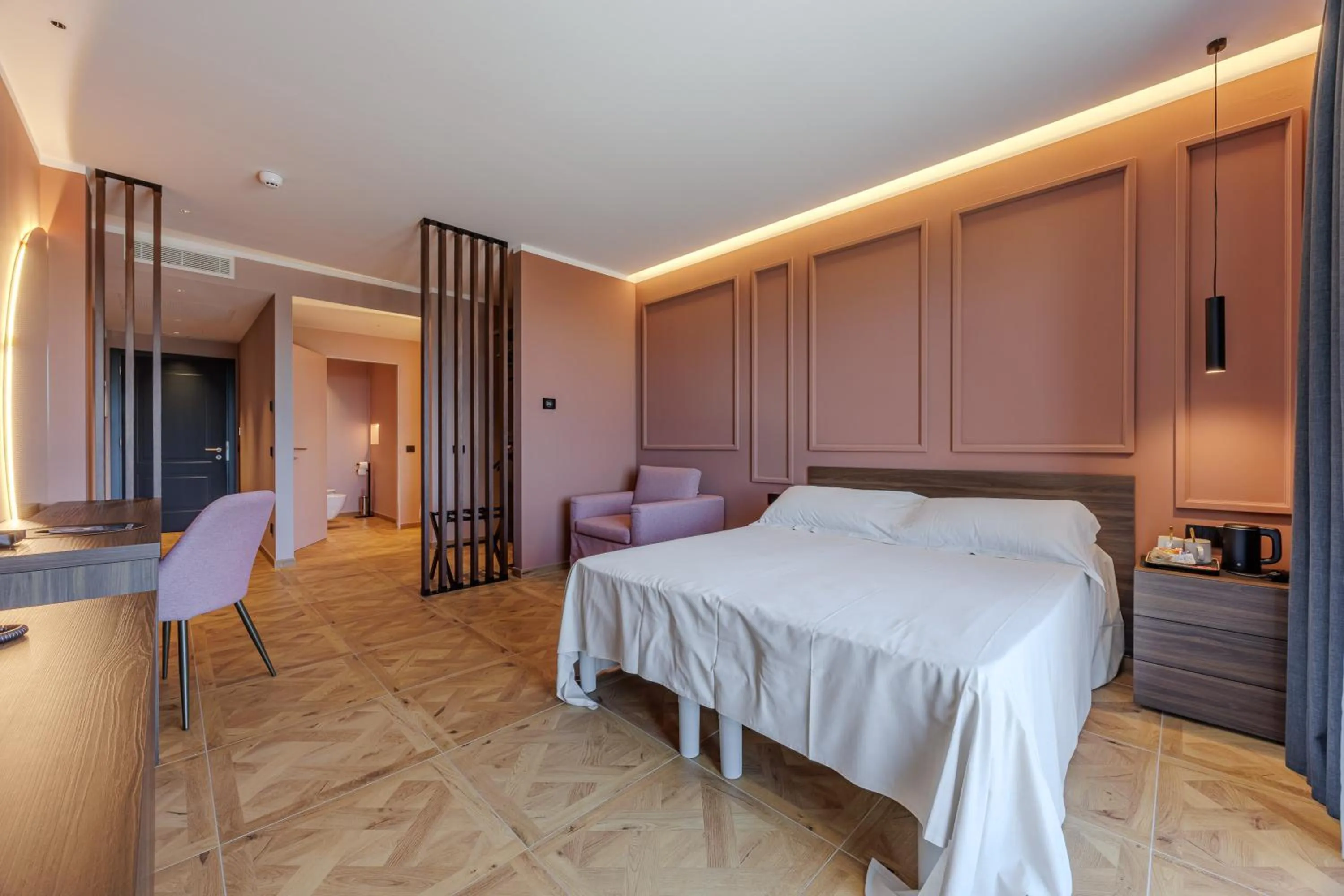 Bed in Deville & Spa