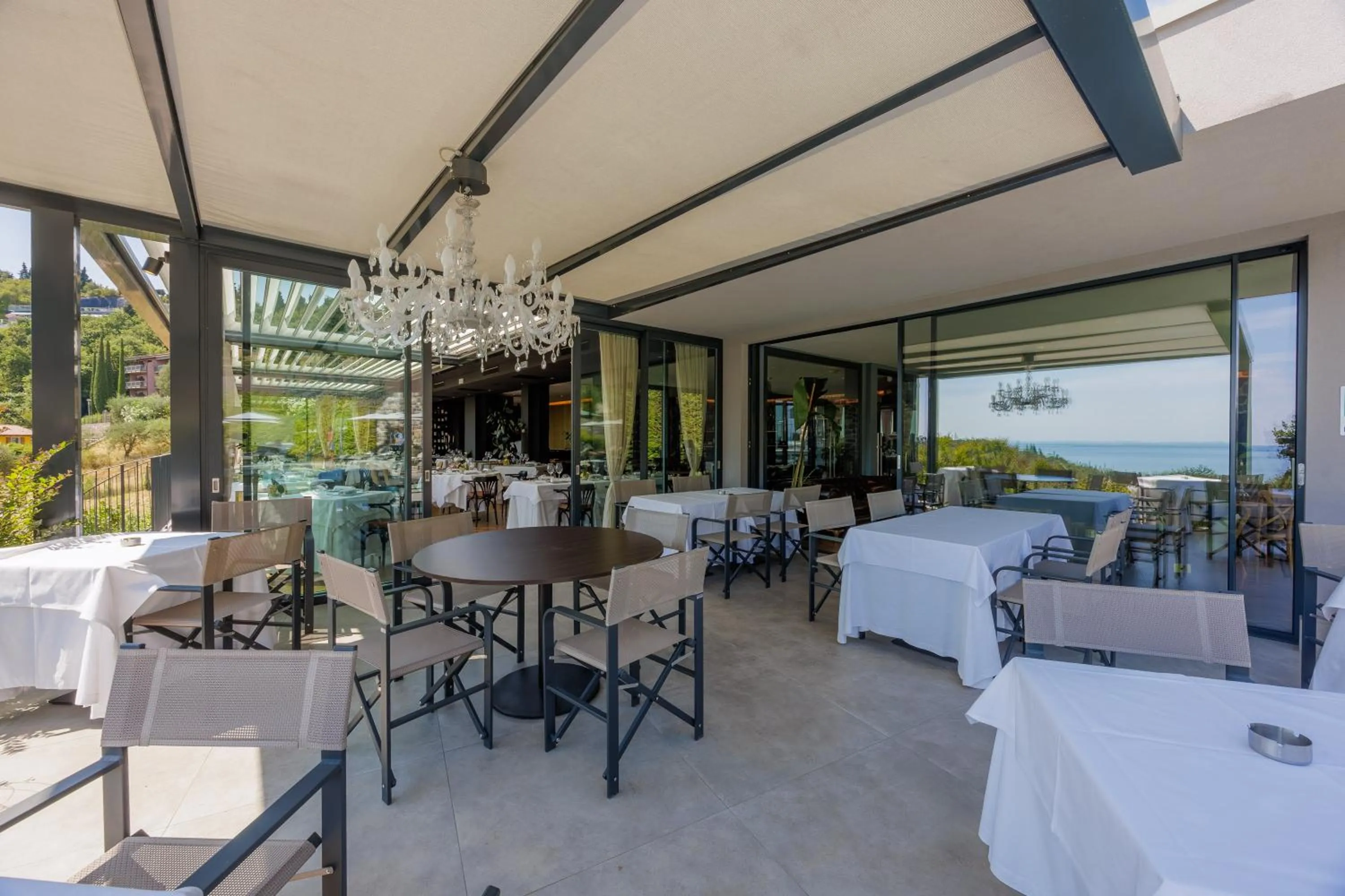 Restaurant/places to eat in Deville & Spa