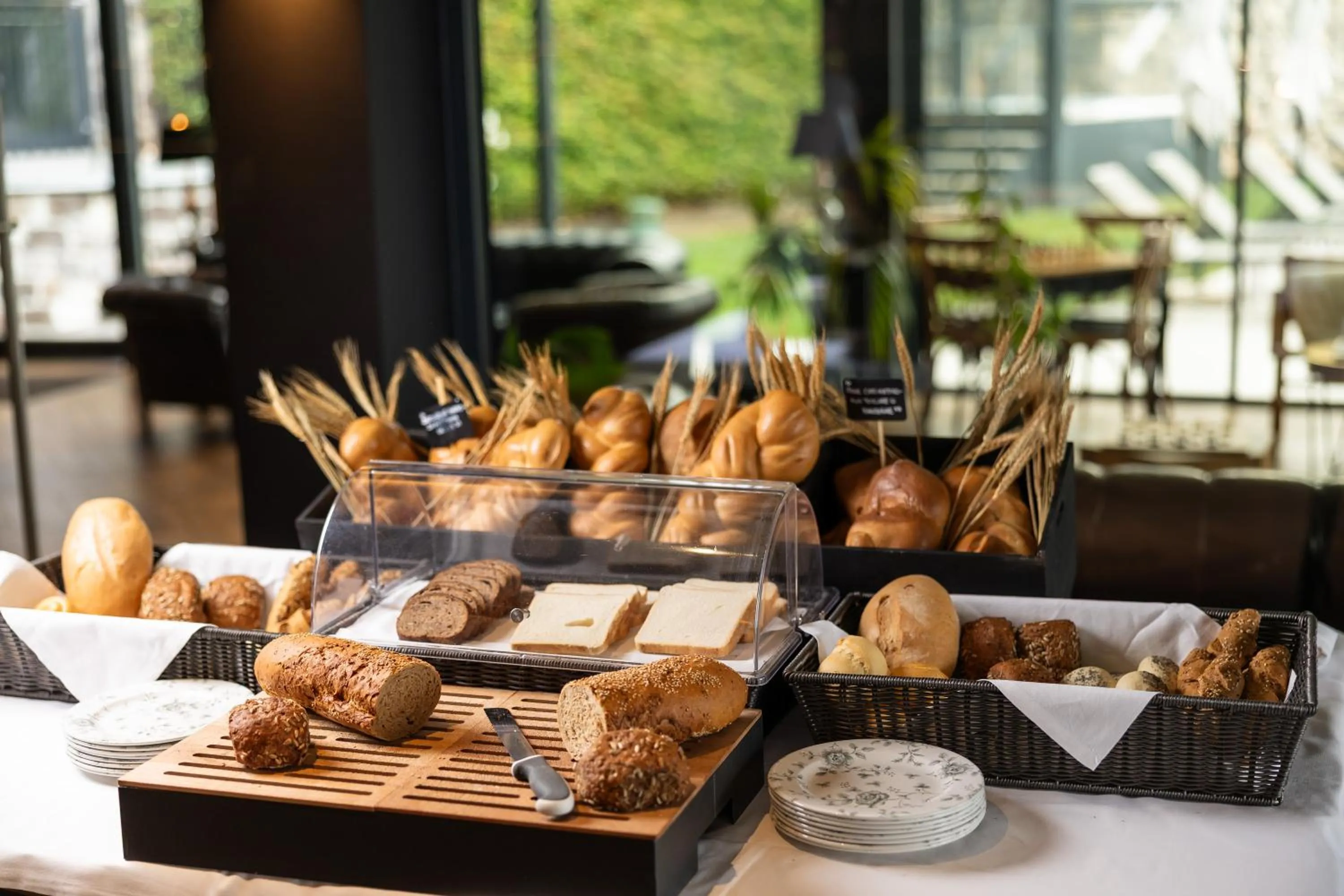 Buffet breakfast in Deville & Spa