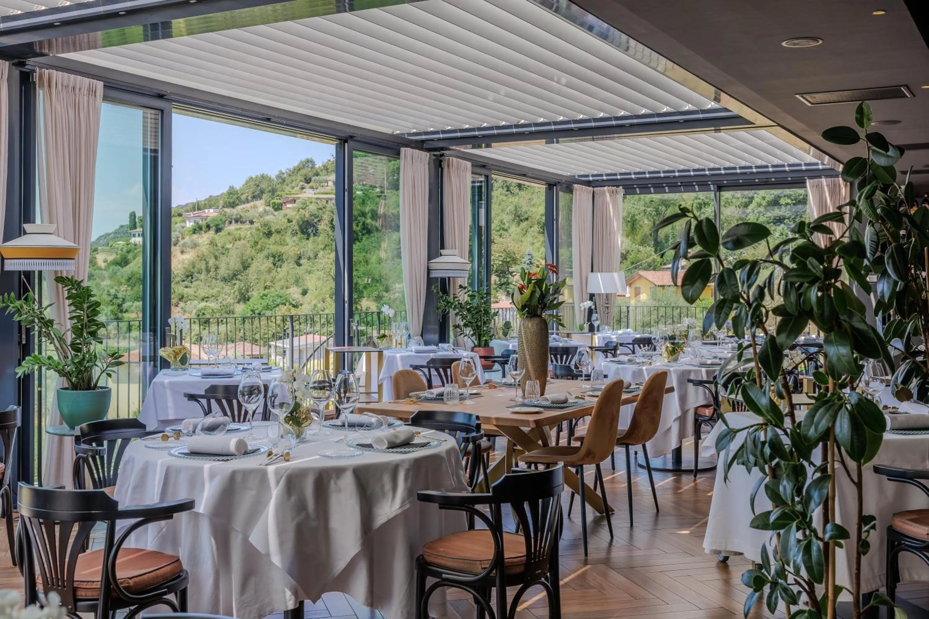 Restaurant/places to eat in Deville & Spa